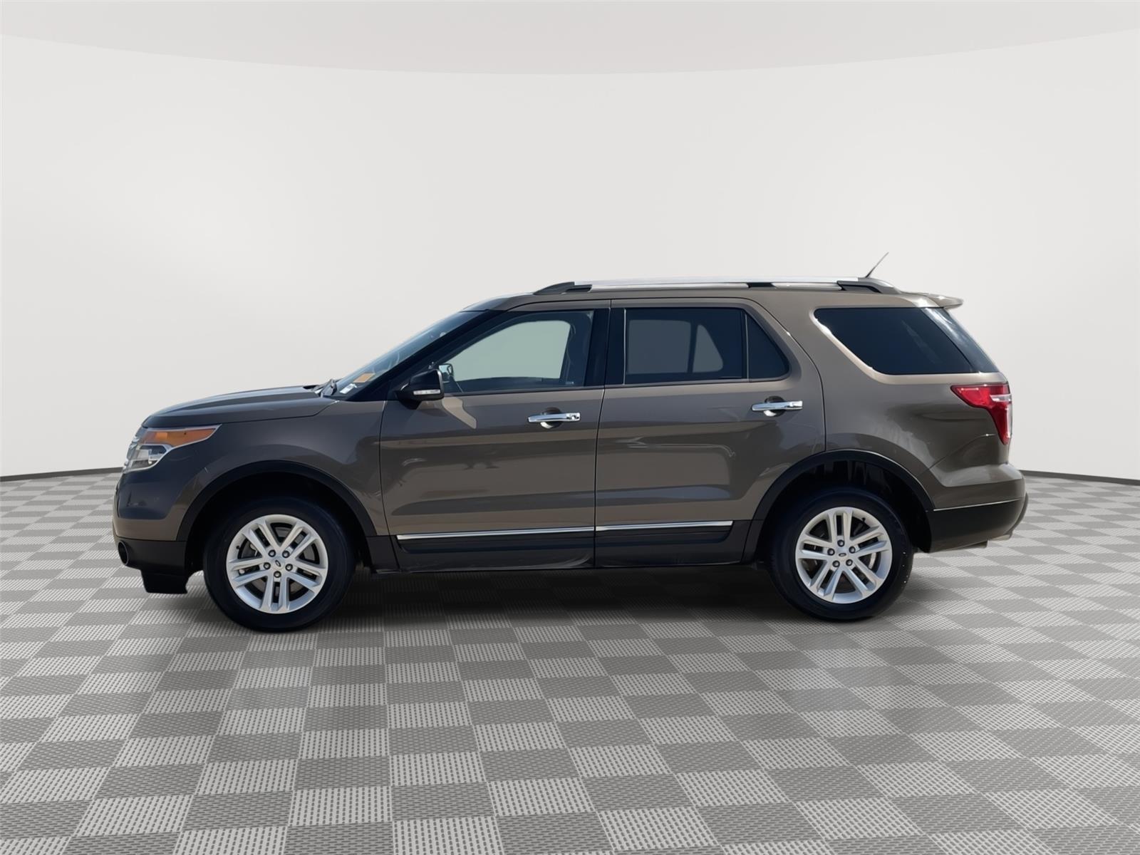 Vehicle photo 2