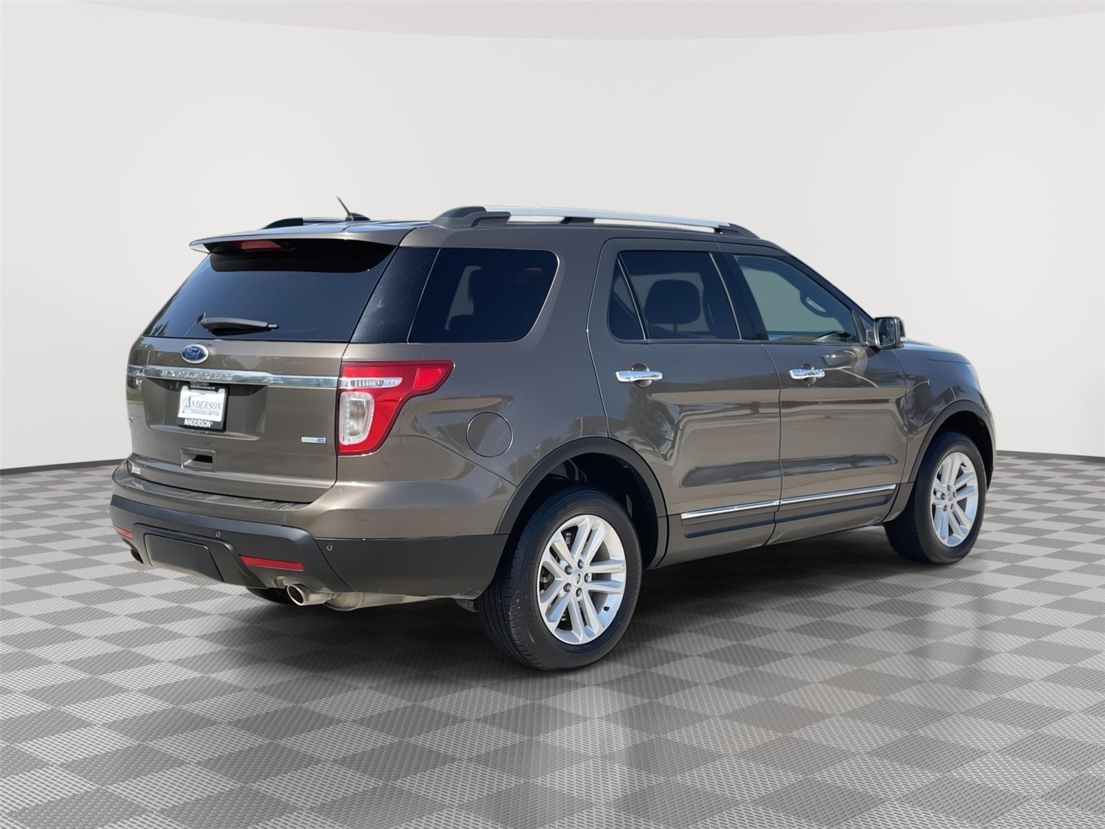 Vehicle photo 7