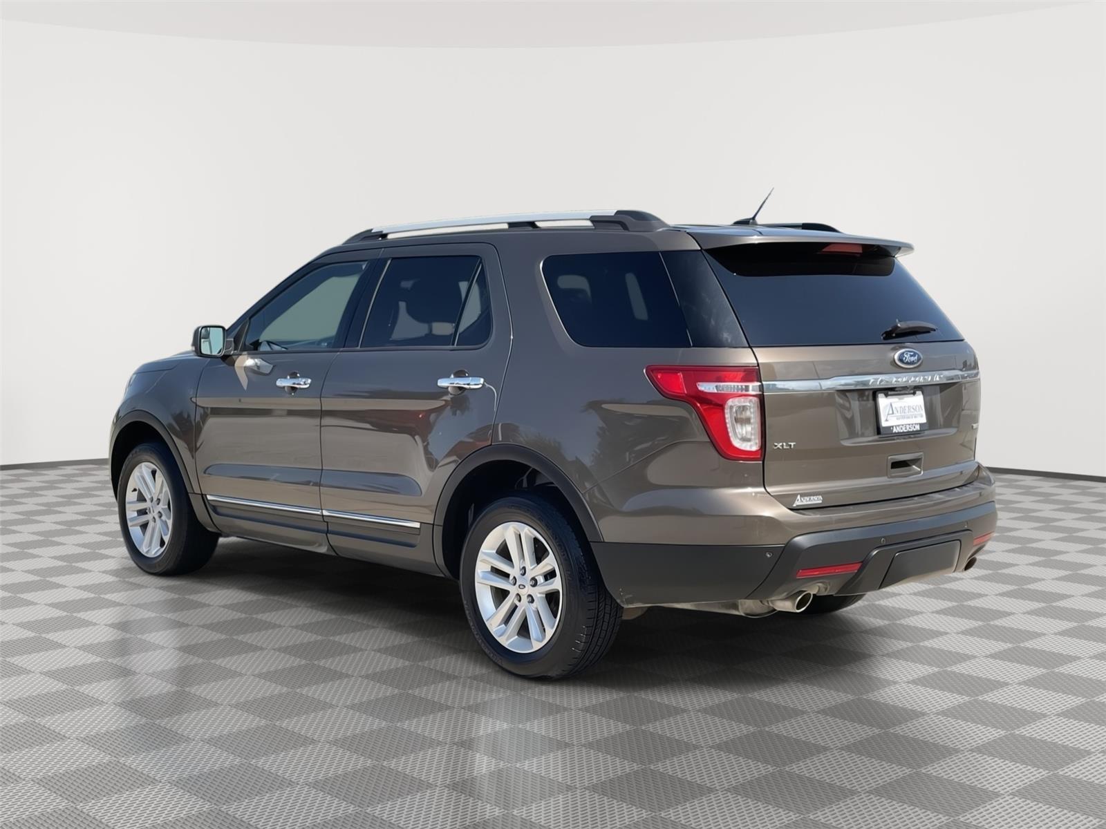 Vehicle photo 9