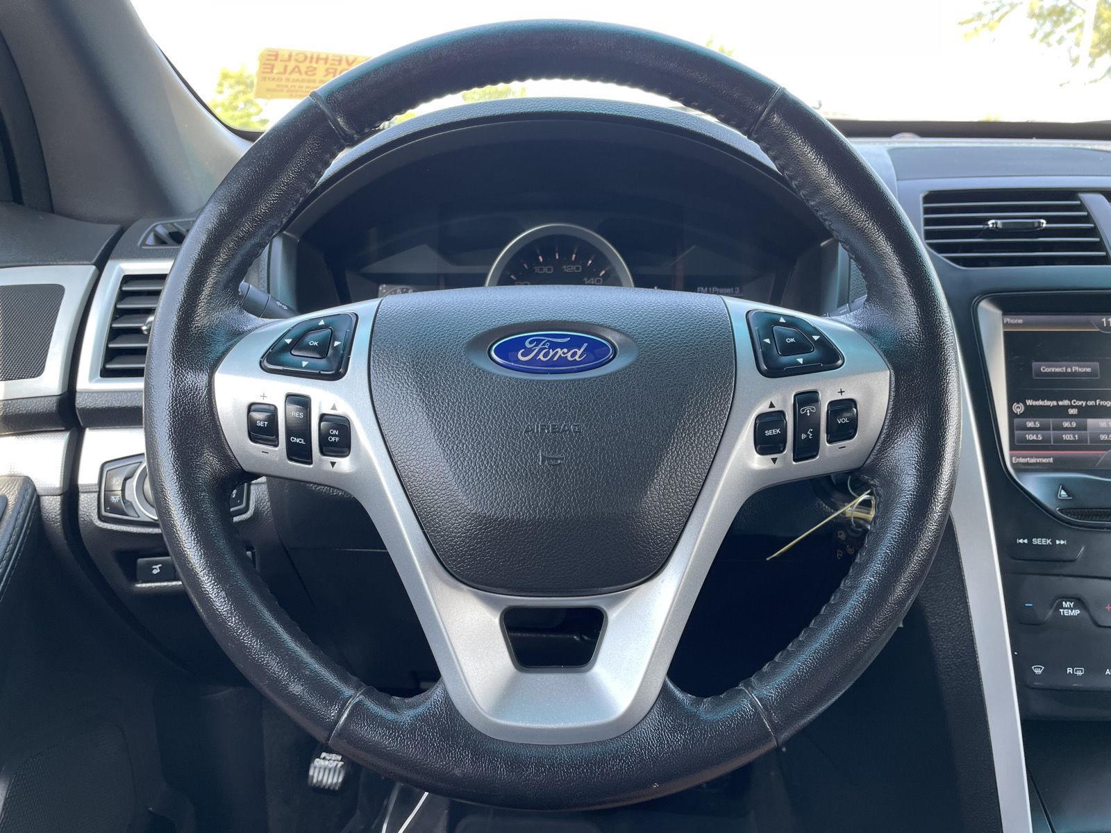 Vehicle photo 12
