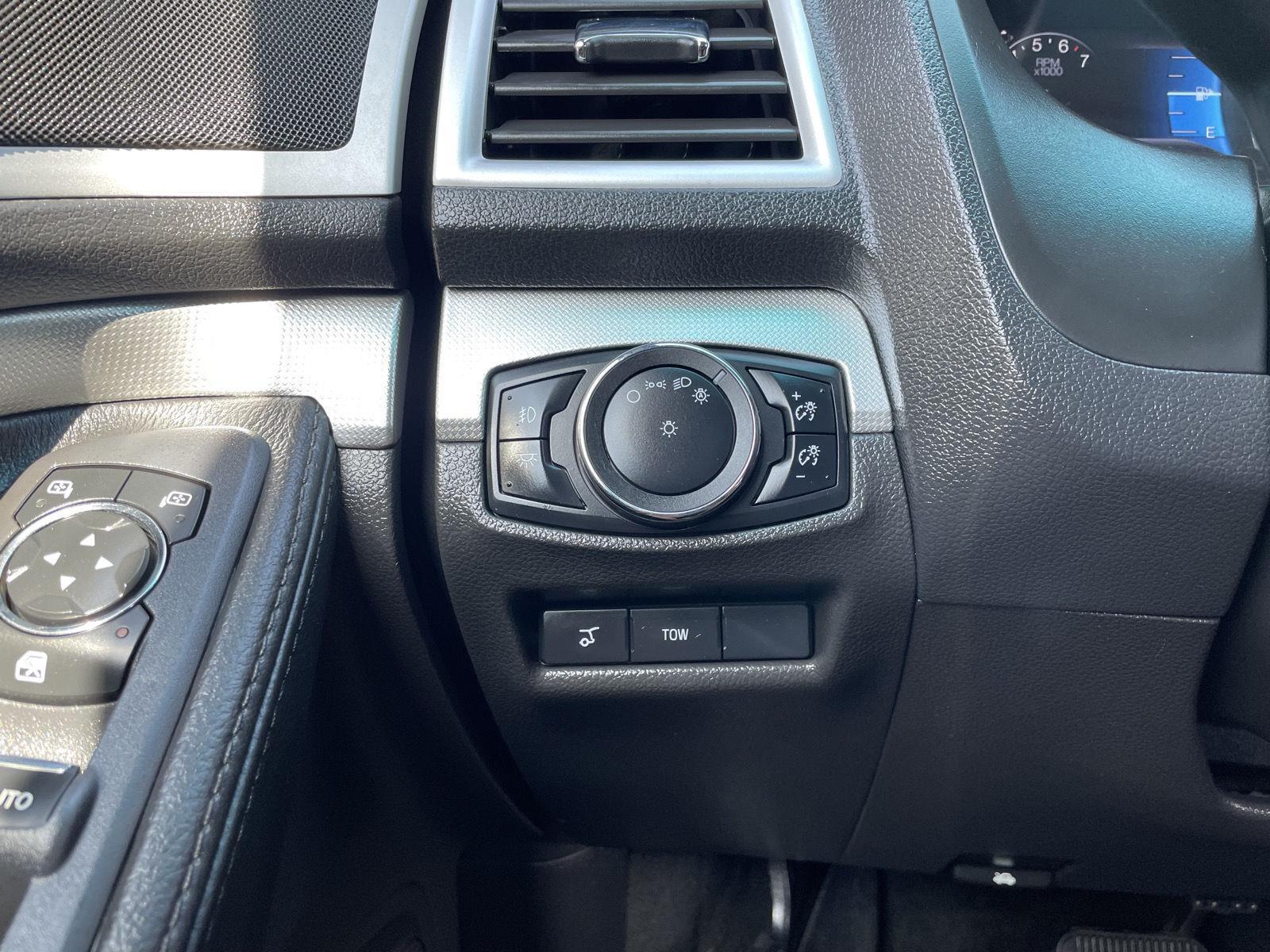Vehicle photo 16