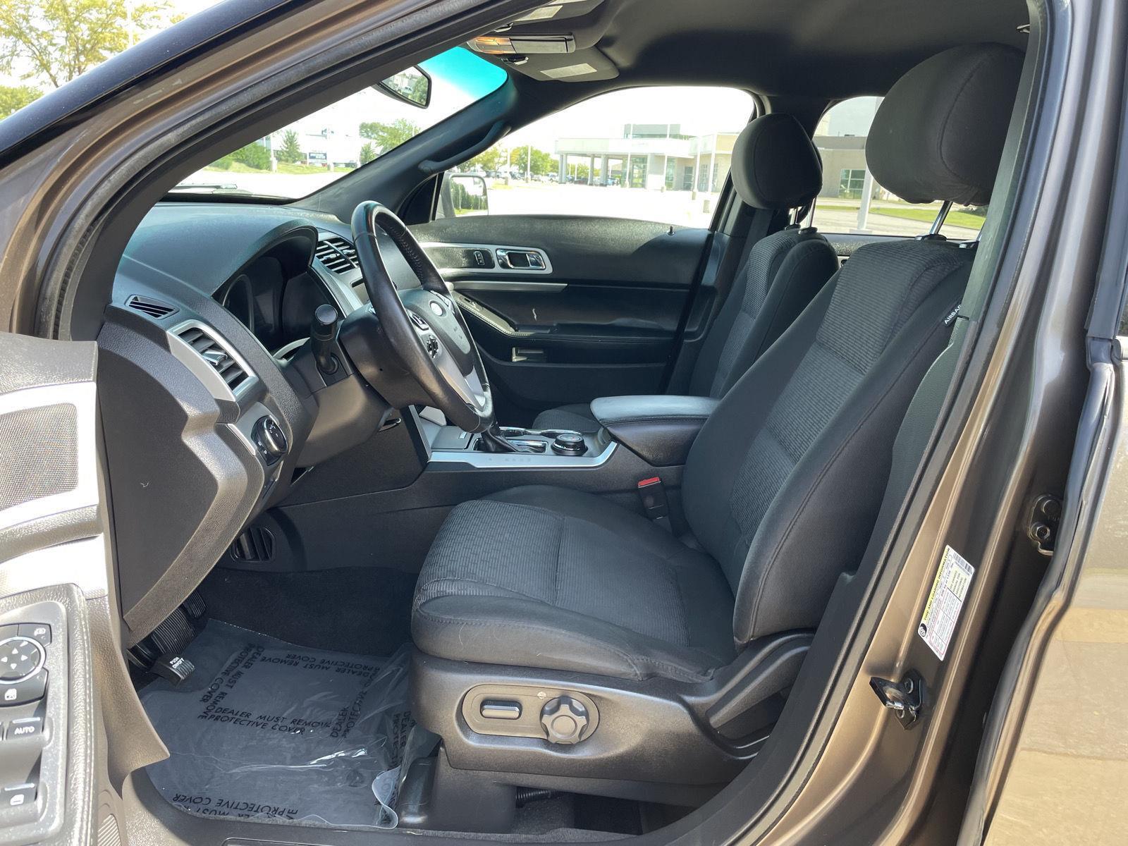 Vehicle photo 17