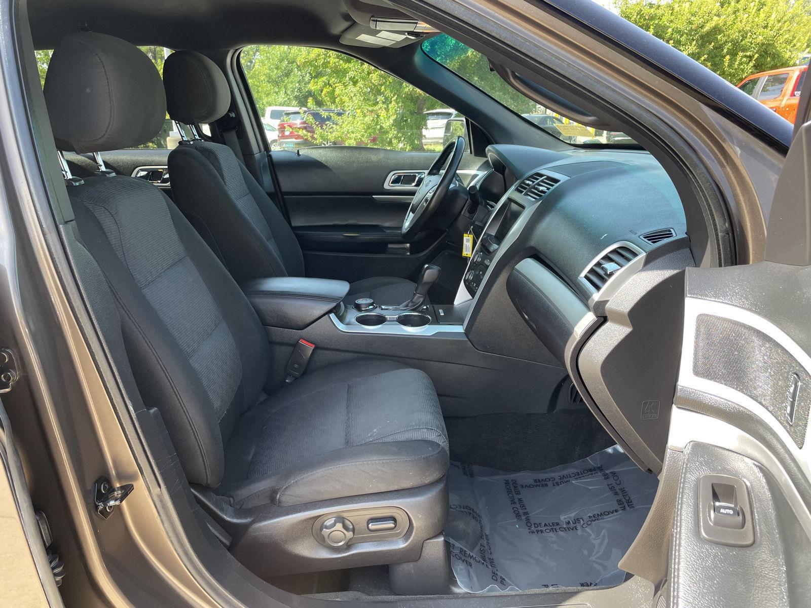 Vehicle photo 19