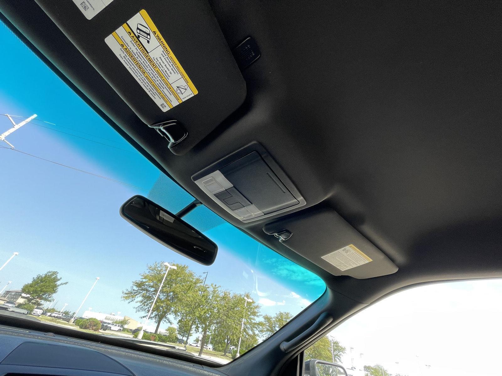 Vehicle photo 22