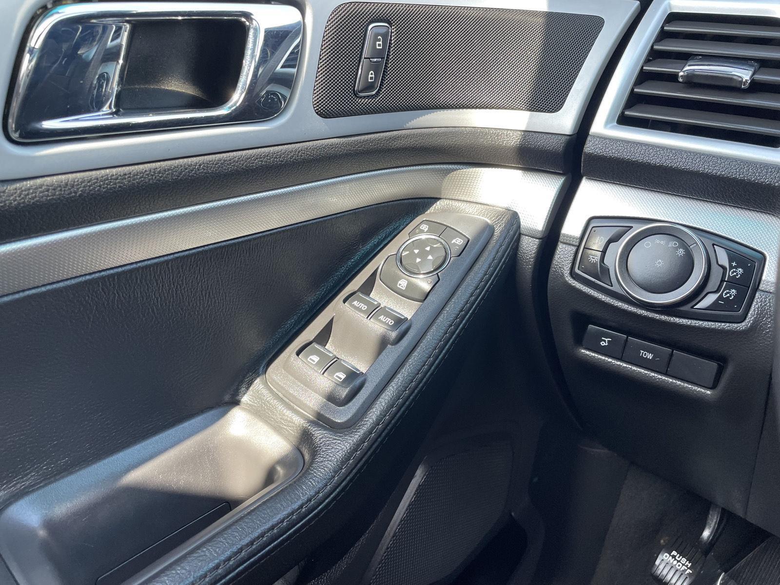 Vehicle photo 28