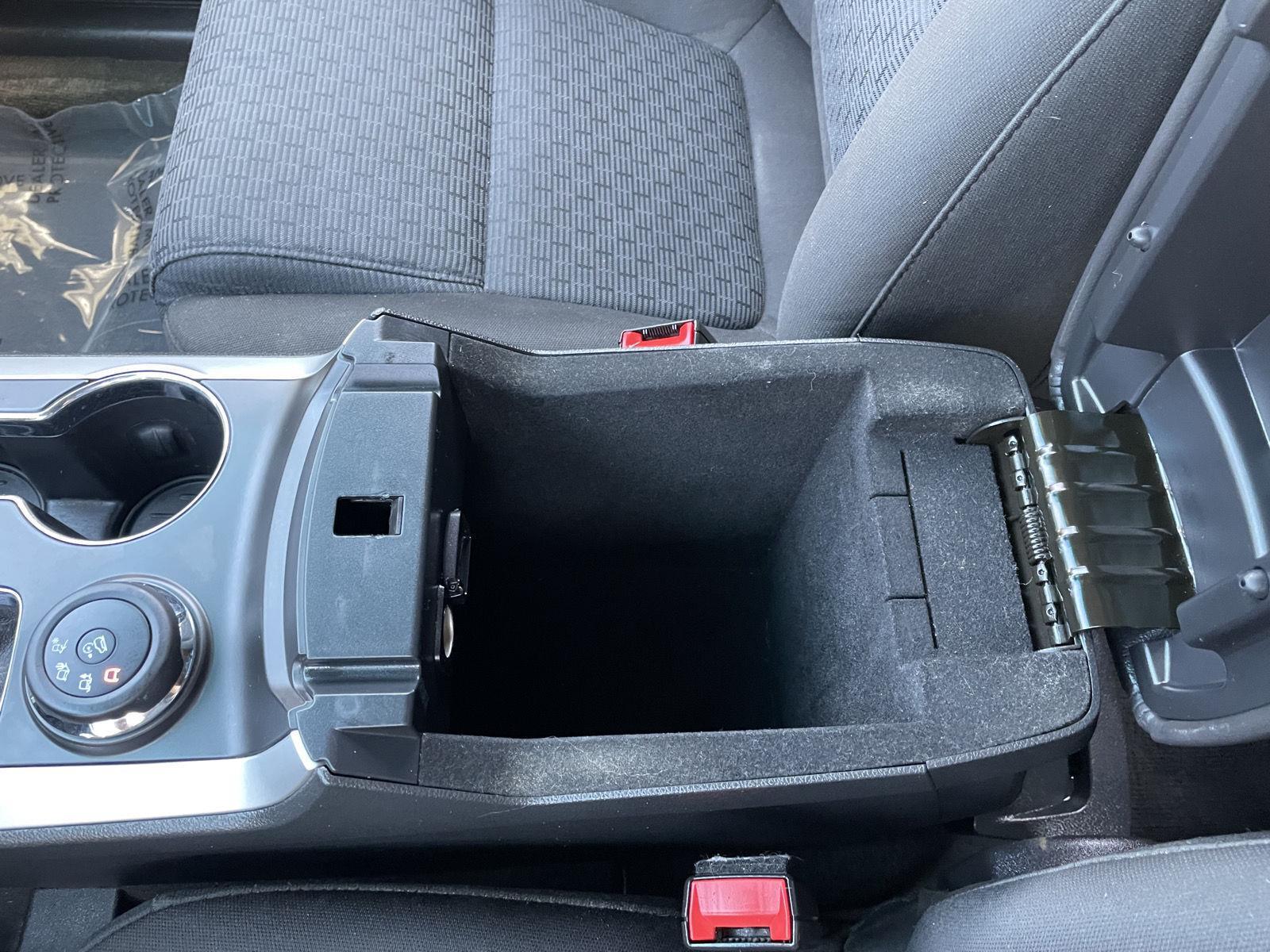 Vehicle photo 30