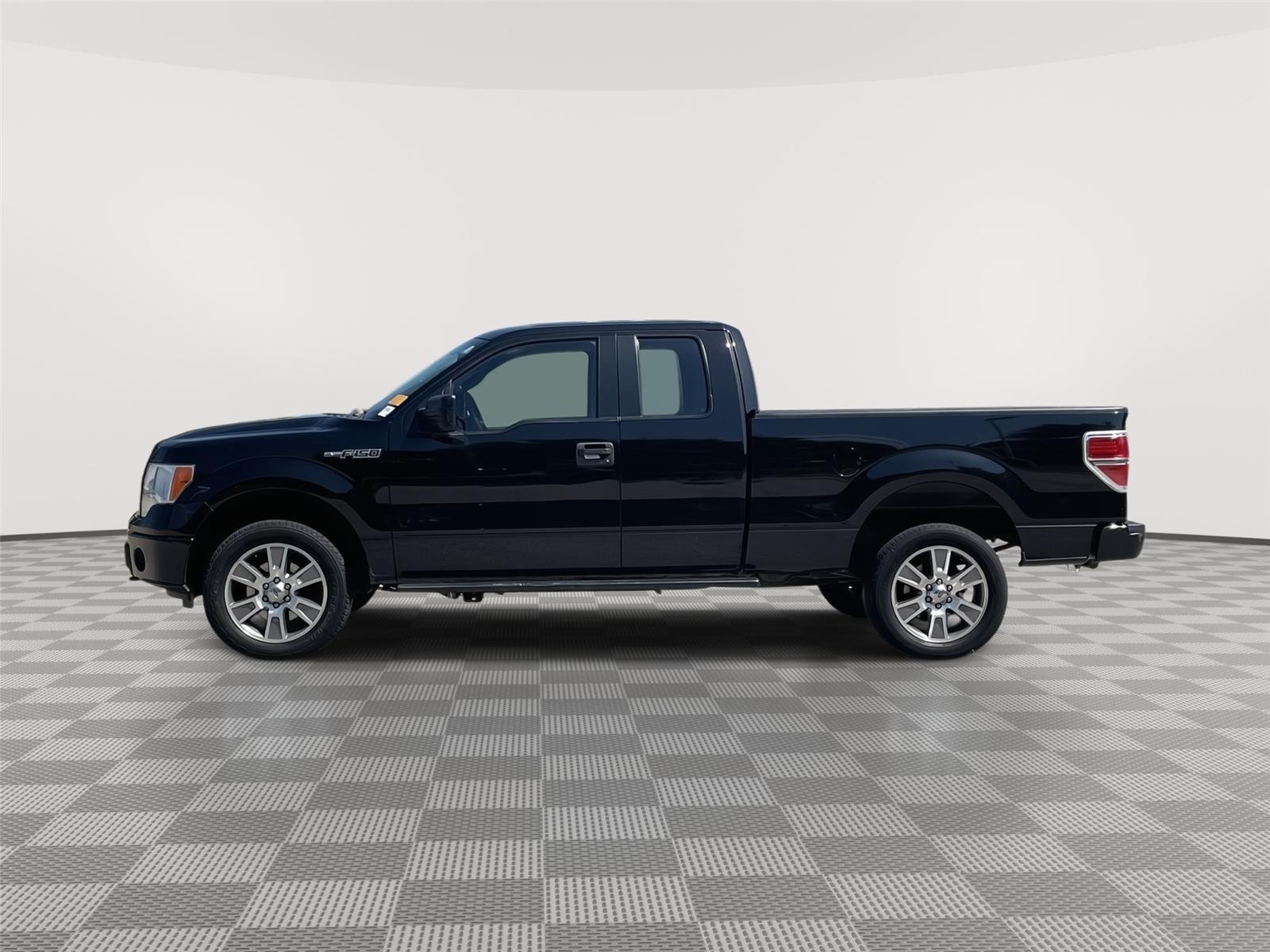Vehicle photo 2