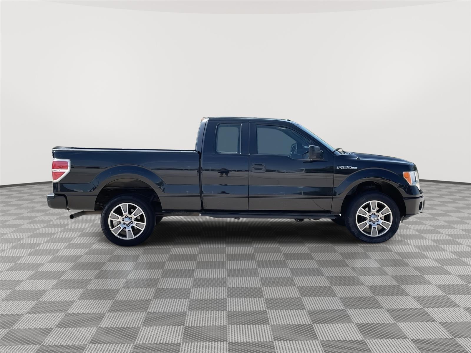 Vehicle photo 6