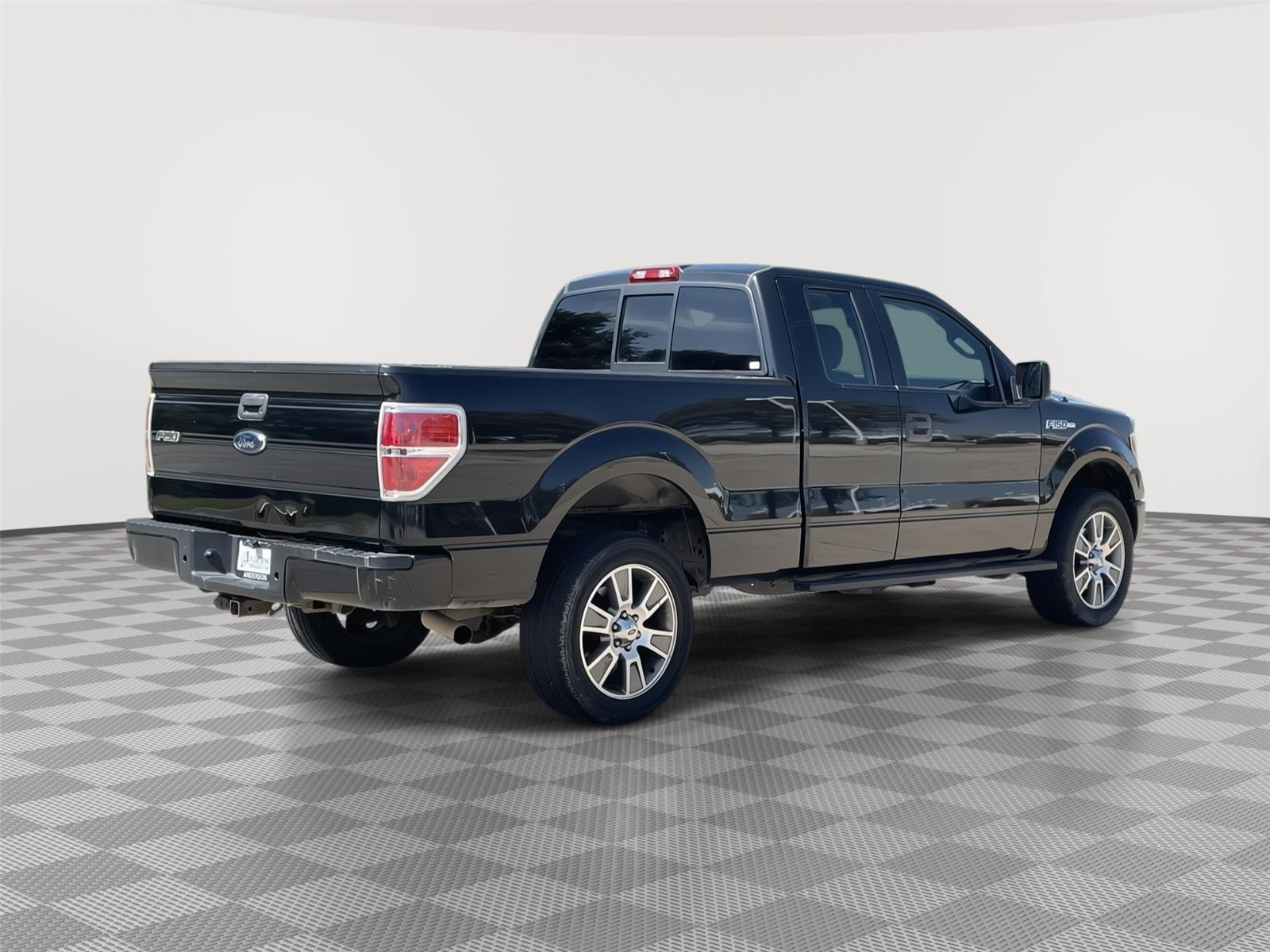 Vehicle photo 7