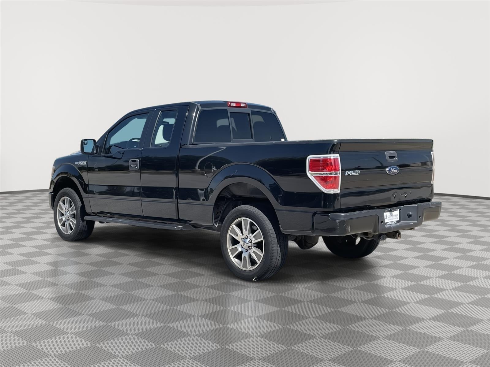 Vehicle photo 9