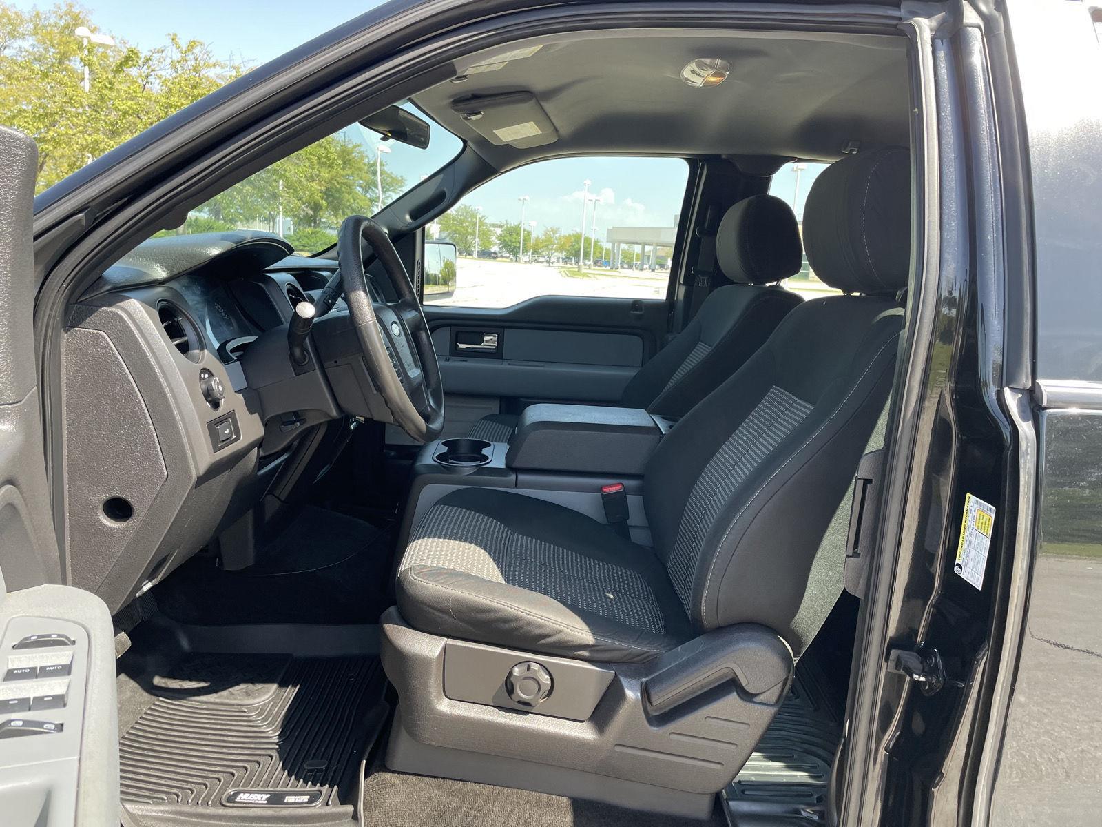 Vehicle photo 17