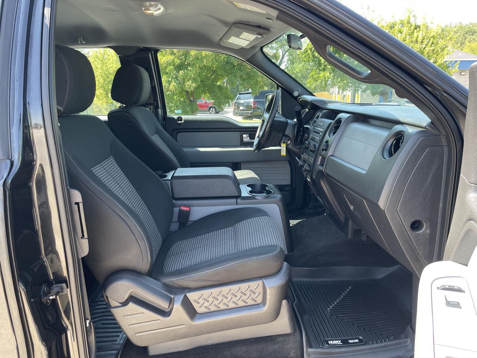 Vehicle photo 19