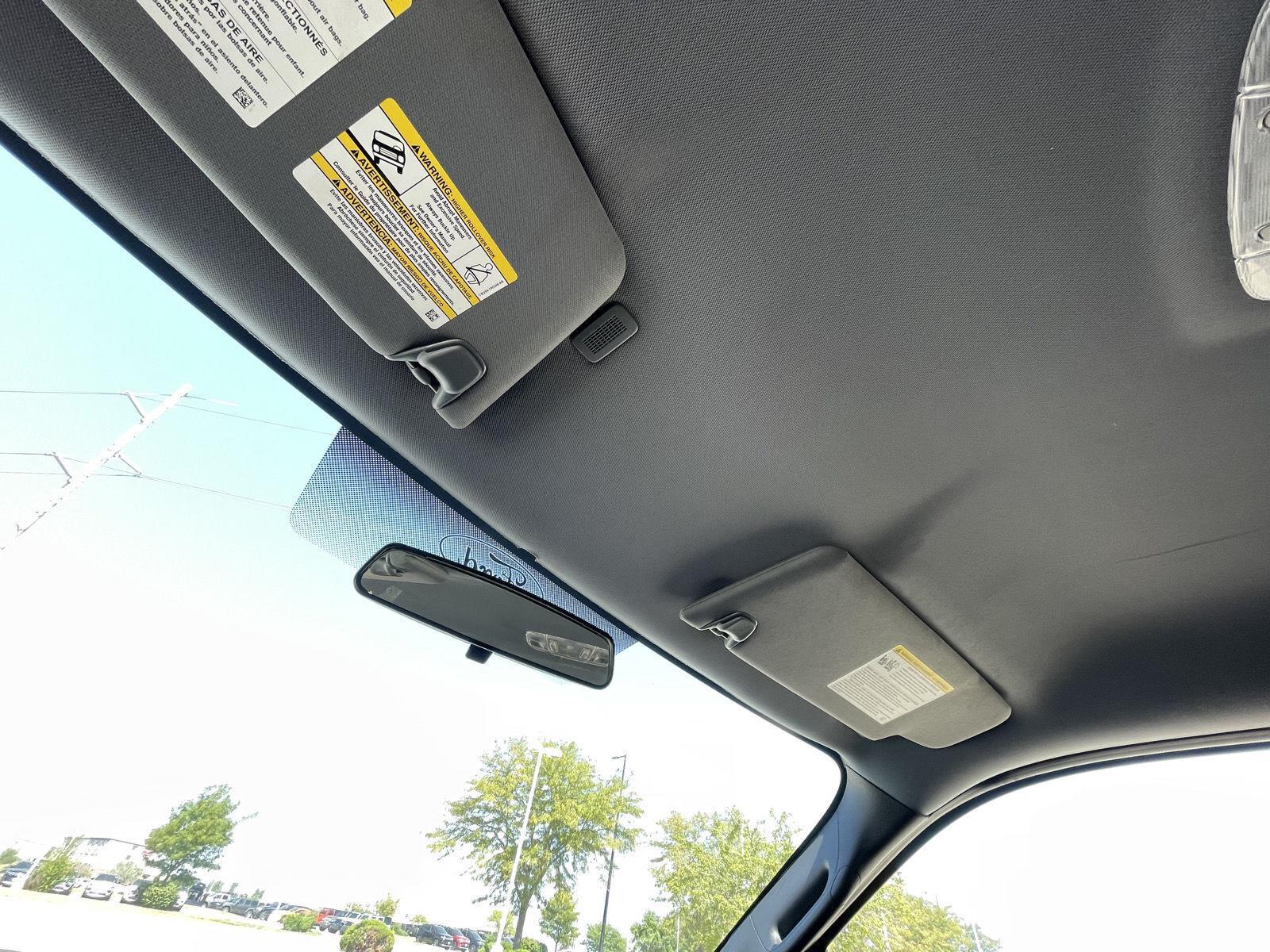 Vehicle photo 21