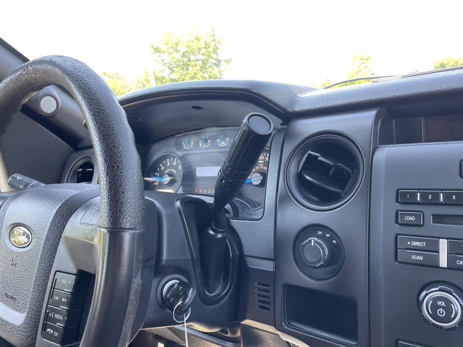 Vehicle photo 28