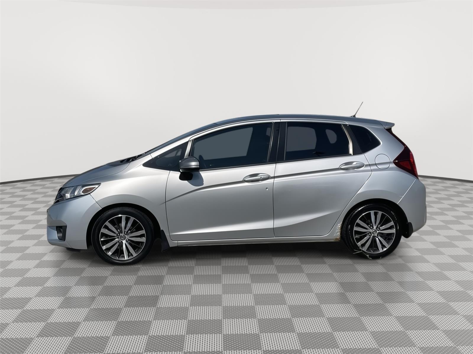 Vehicle photo 2