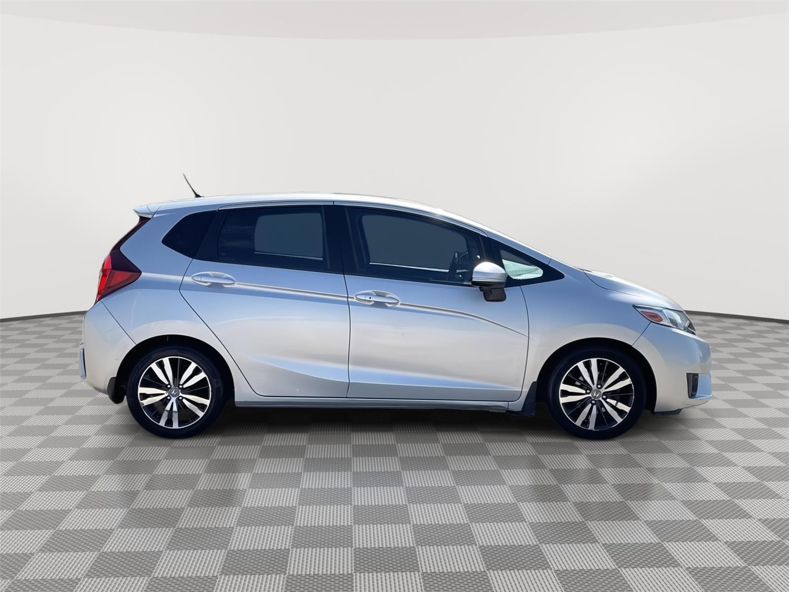 Vehicle photo 6
