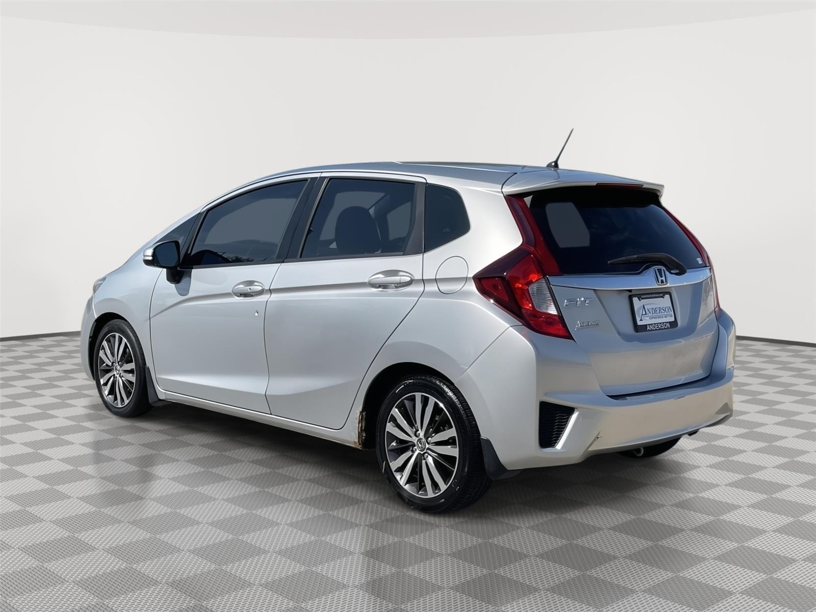 Vehicle photo 9