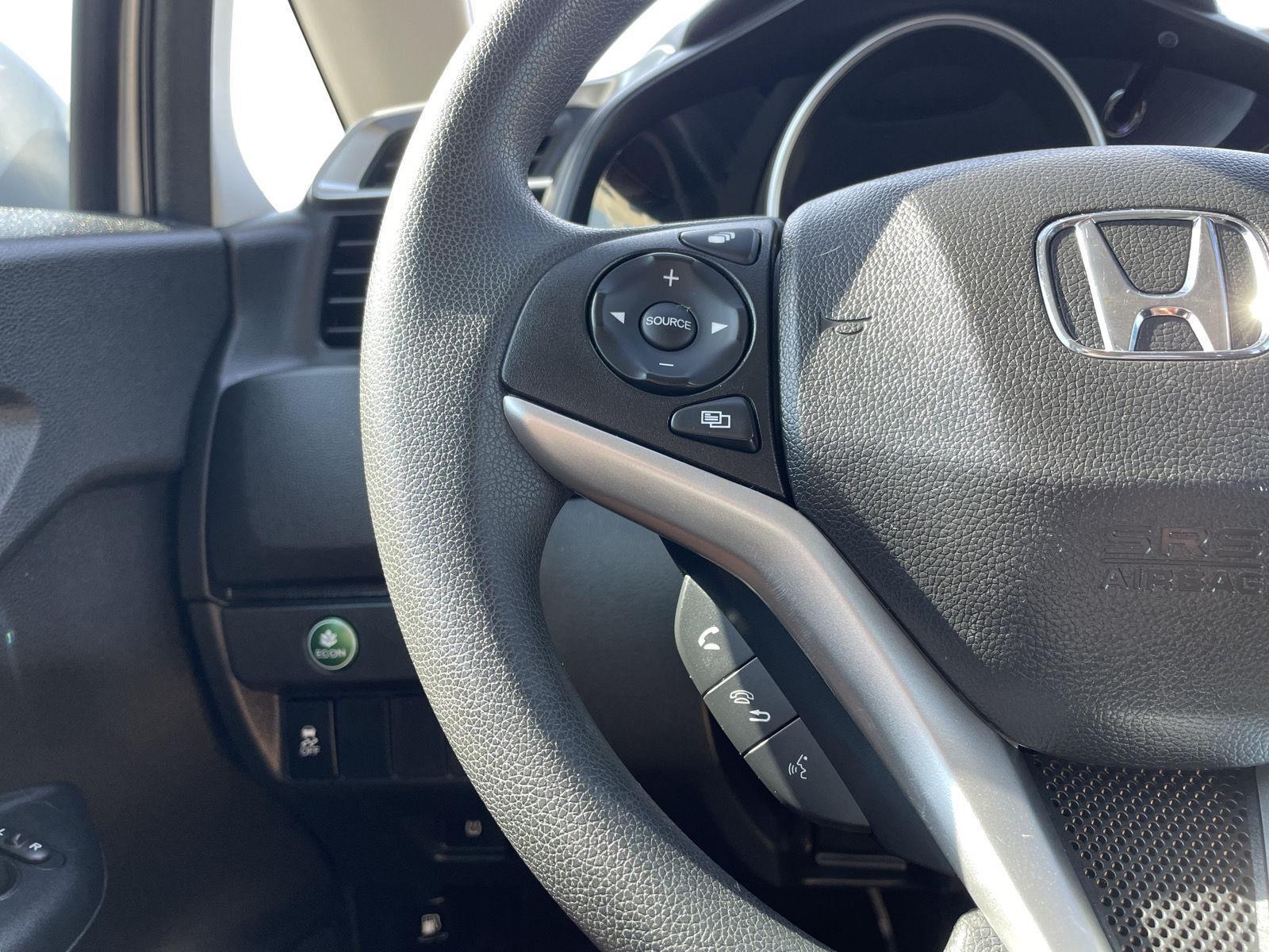 Vehicle photo 12