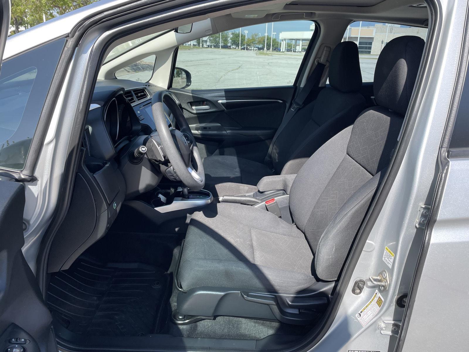 Vehicle photo 15