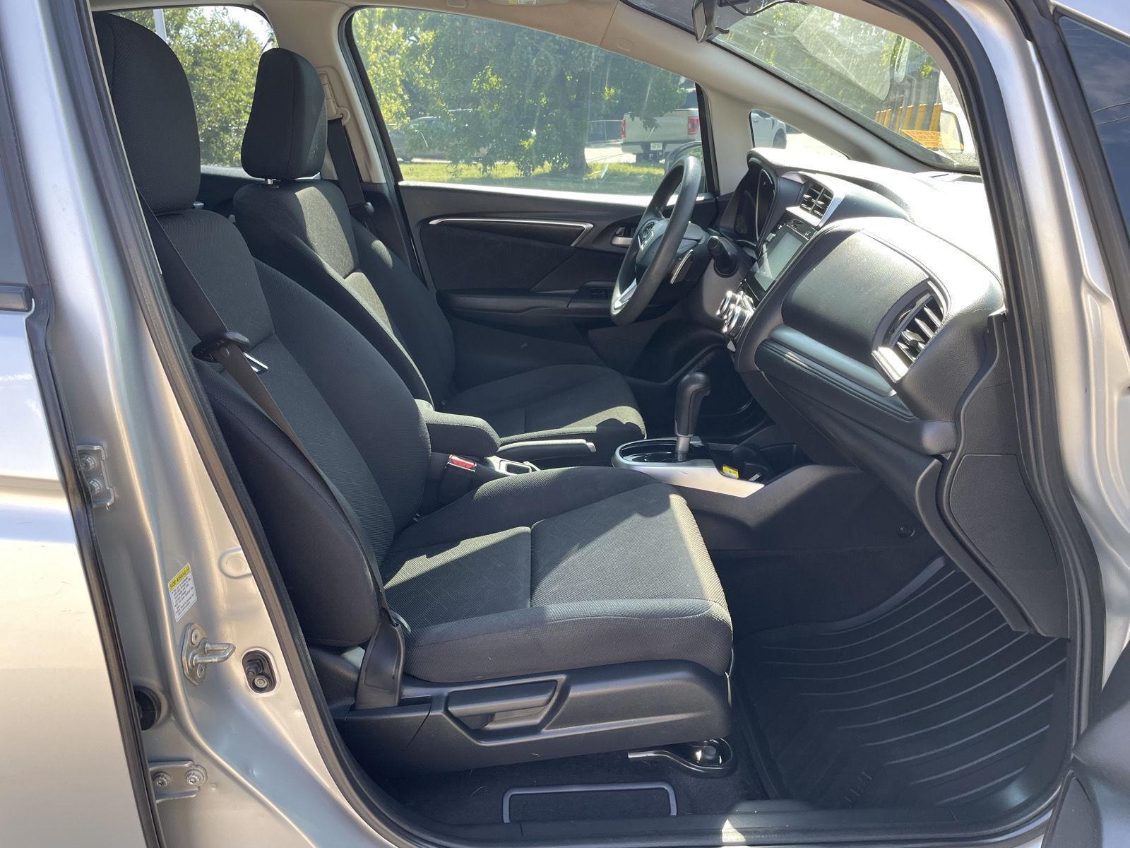 Vehicle photo 17