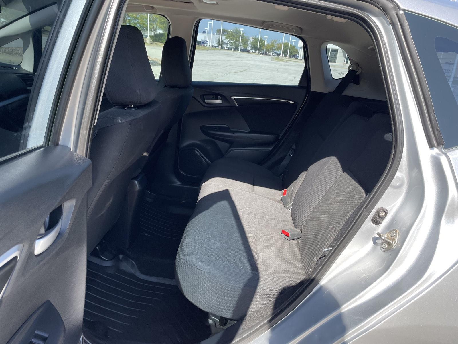 Vehicle photo 18