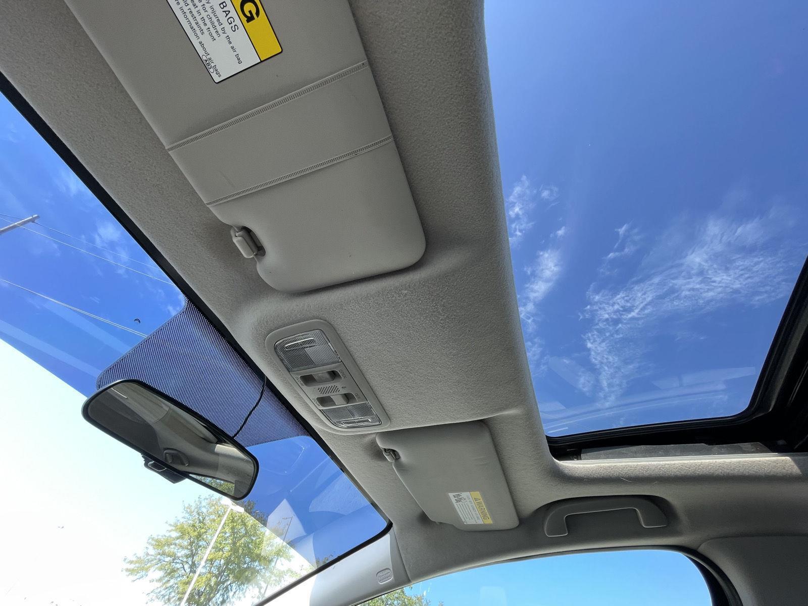 Vehicle photo 19