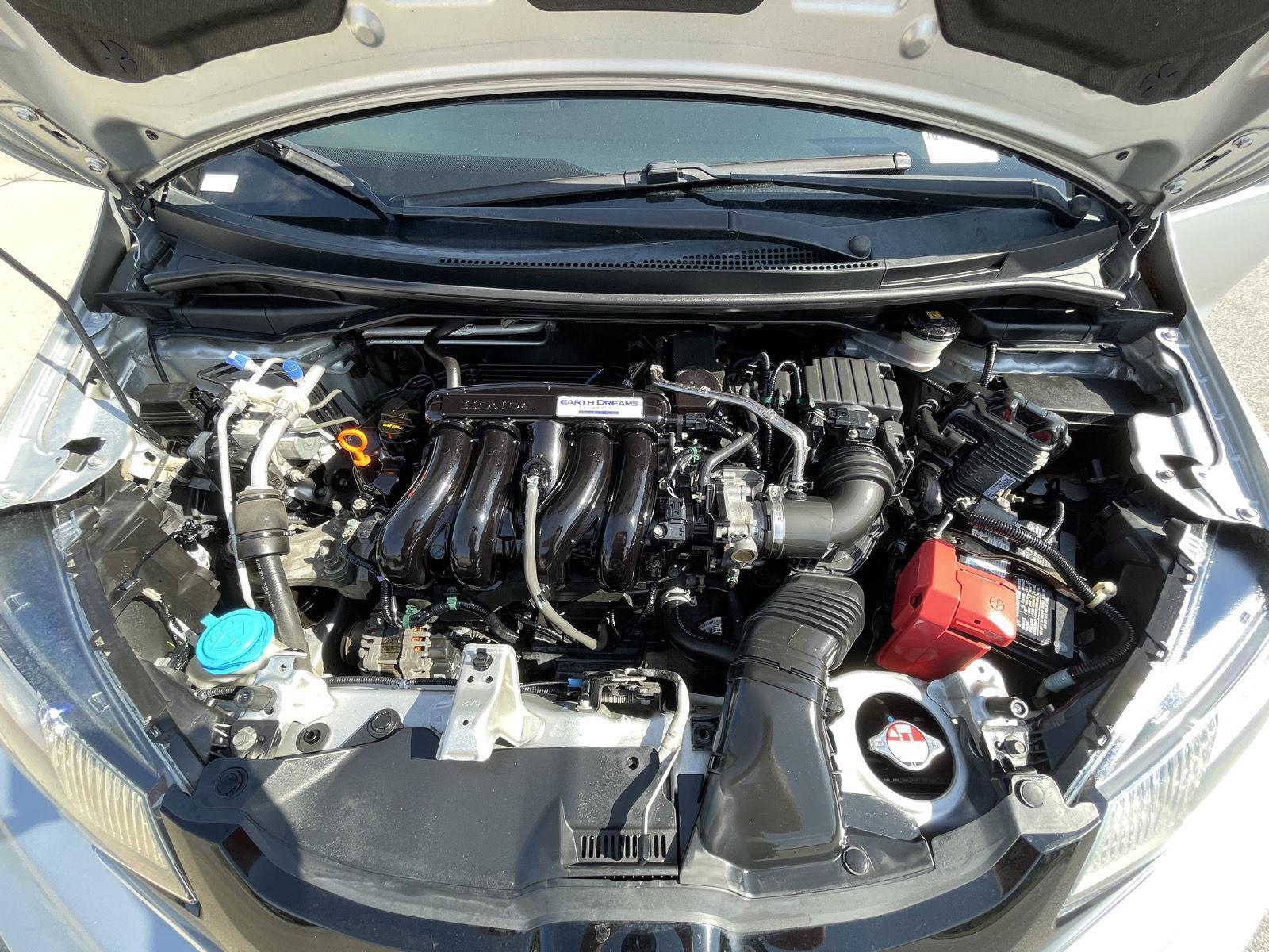 Vehicle photo 30