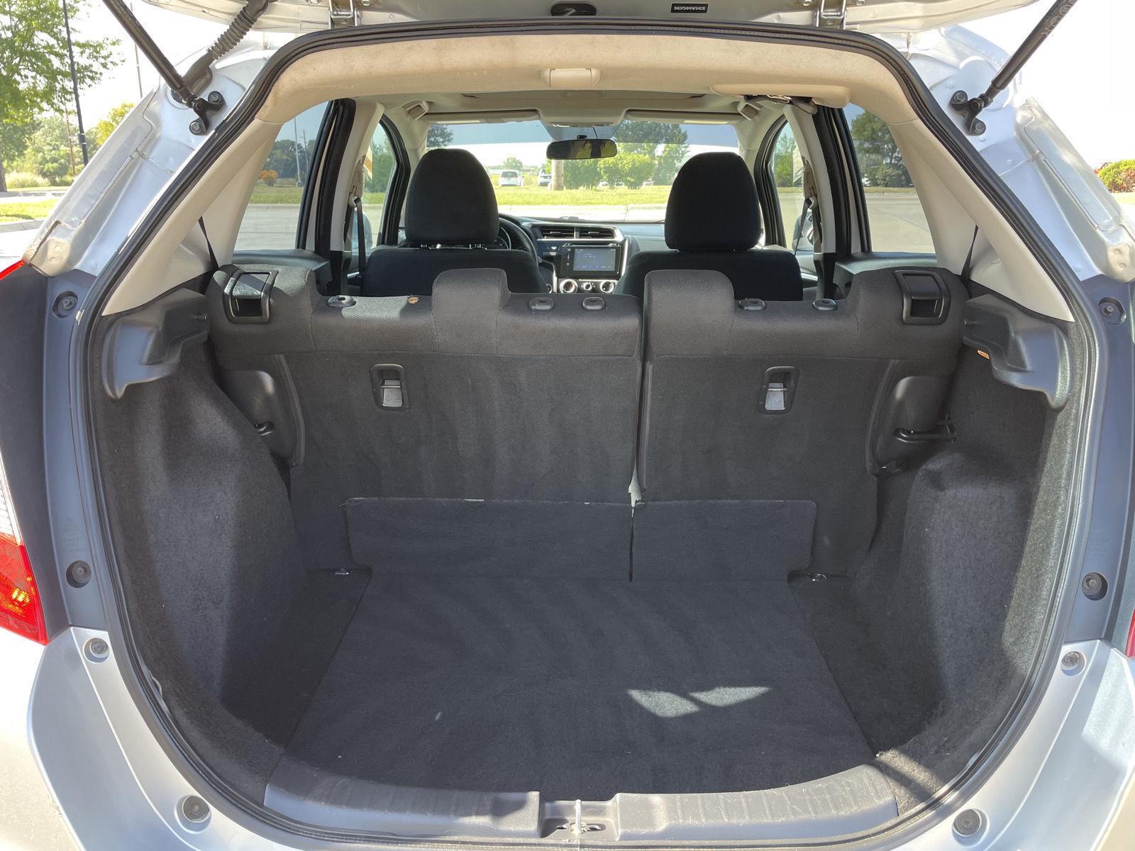 Vehicle photo 31