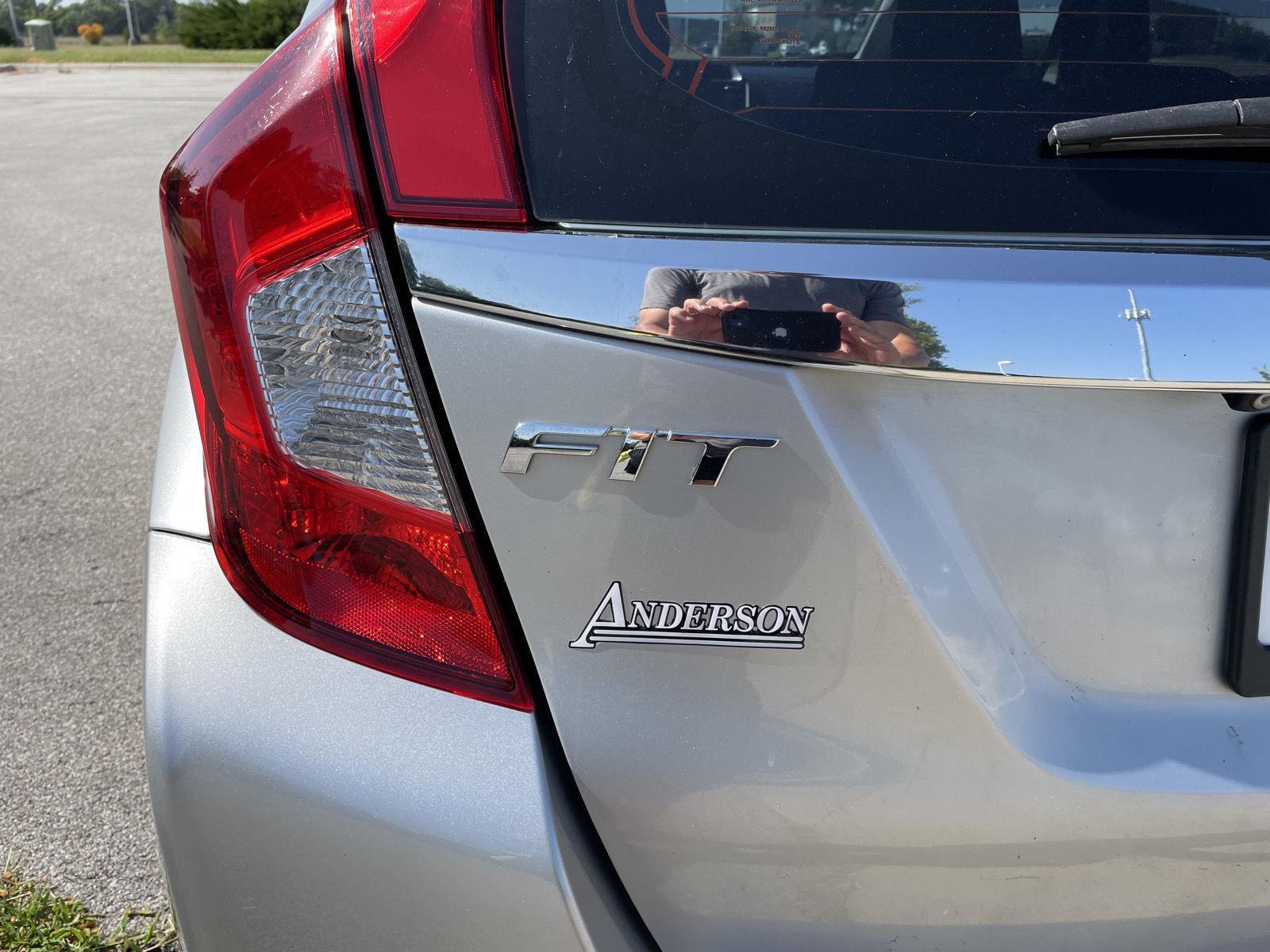 Vehicle photo 32