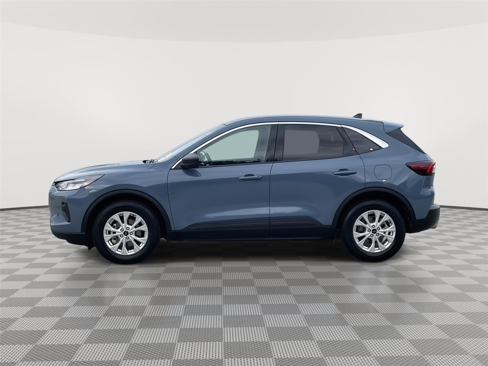 Vehicle photo 2