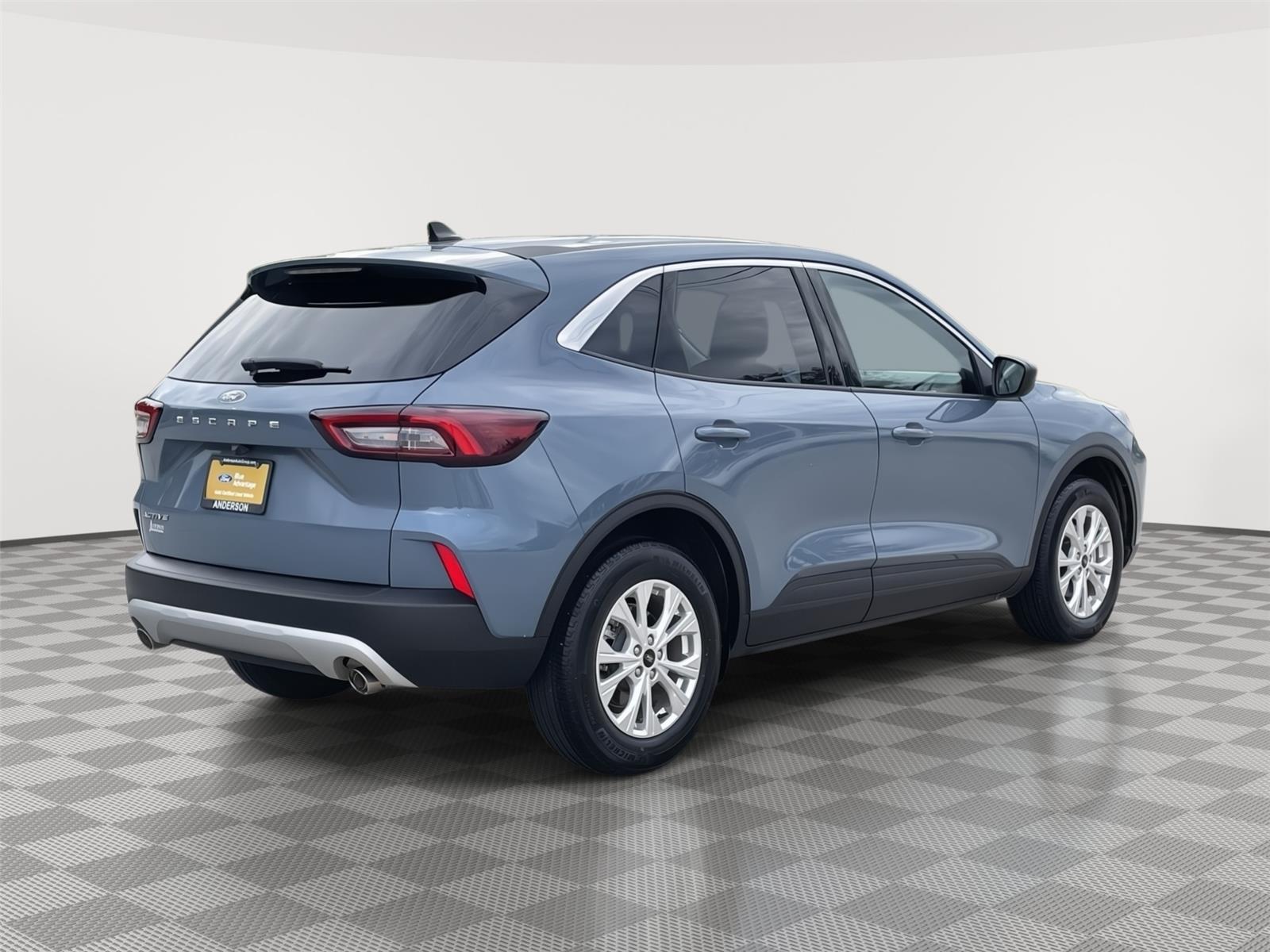Vehicle photo 7