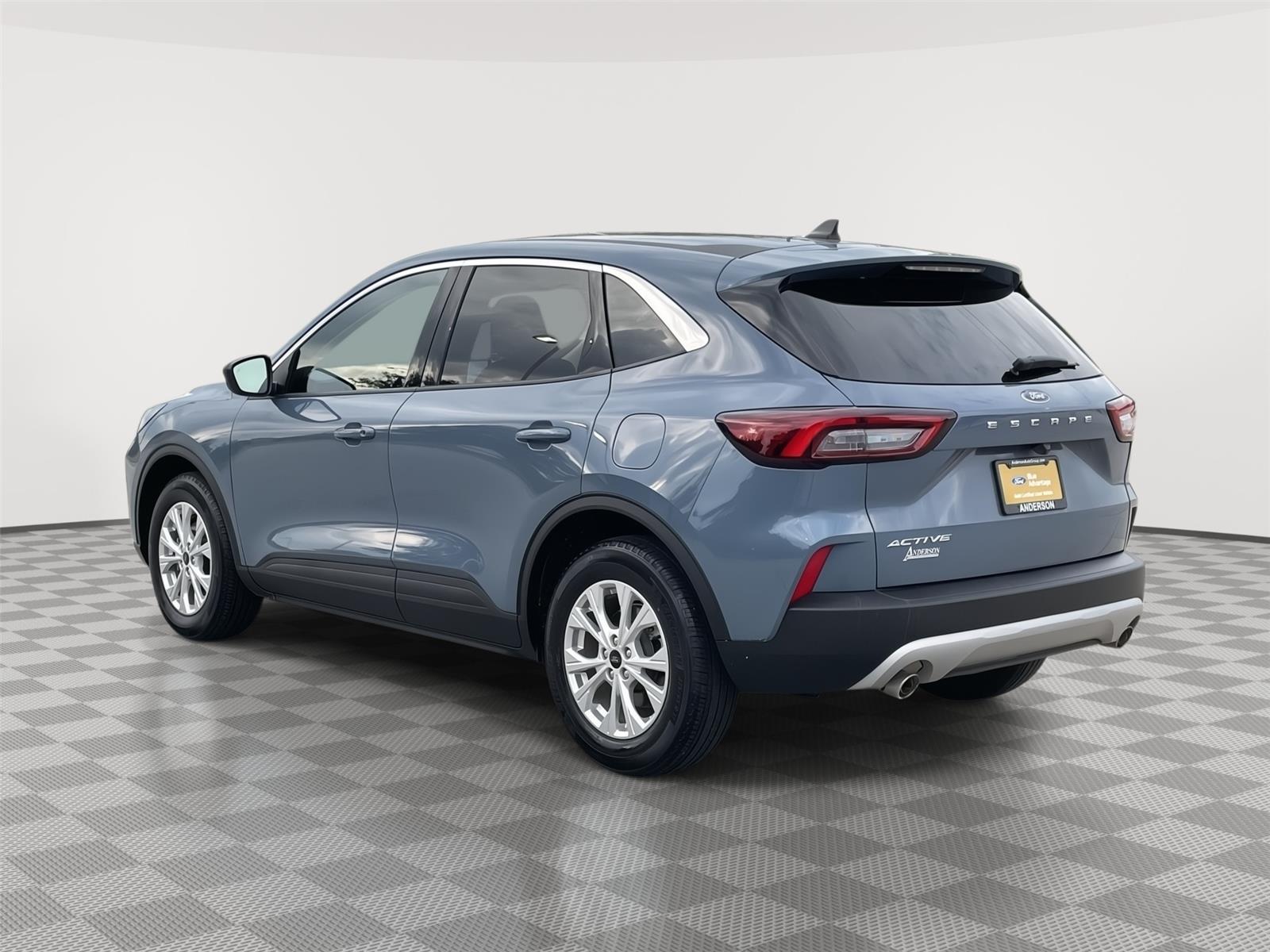 Vehicle photo 9