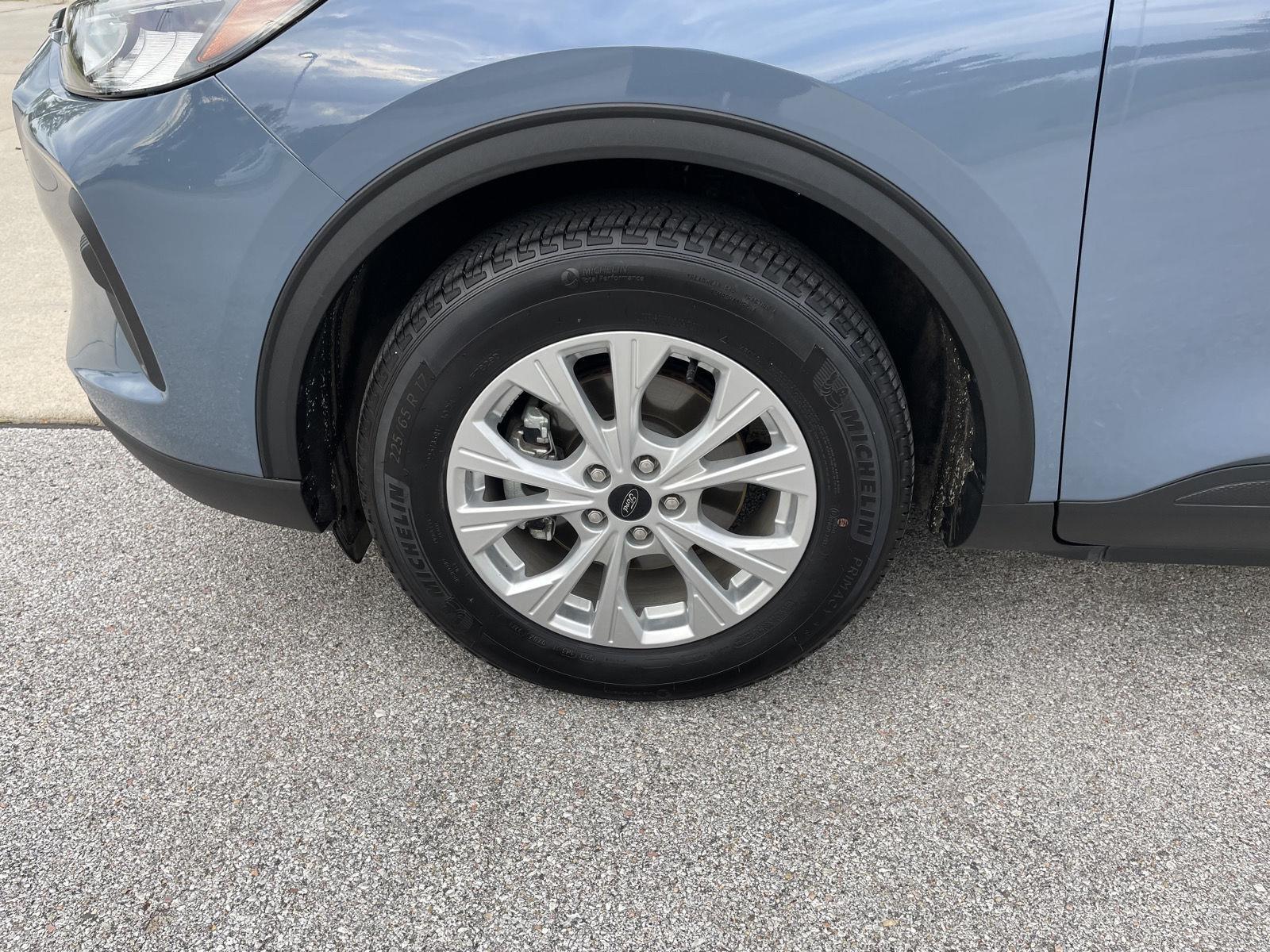 Vehicle photo 10