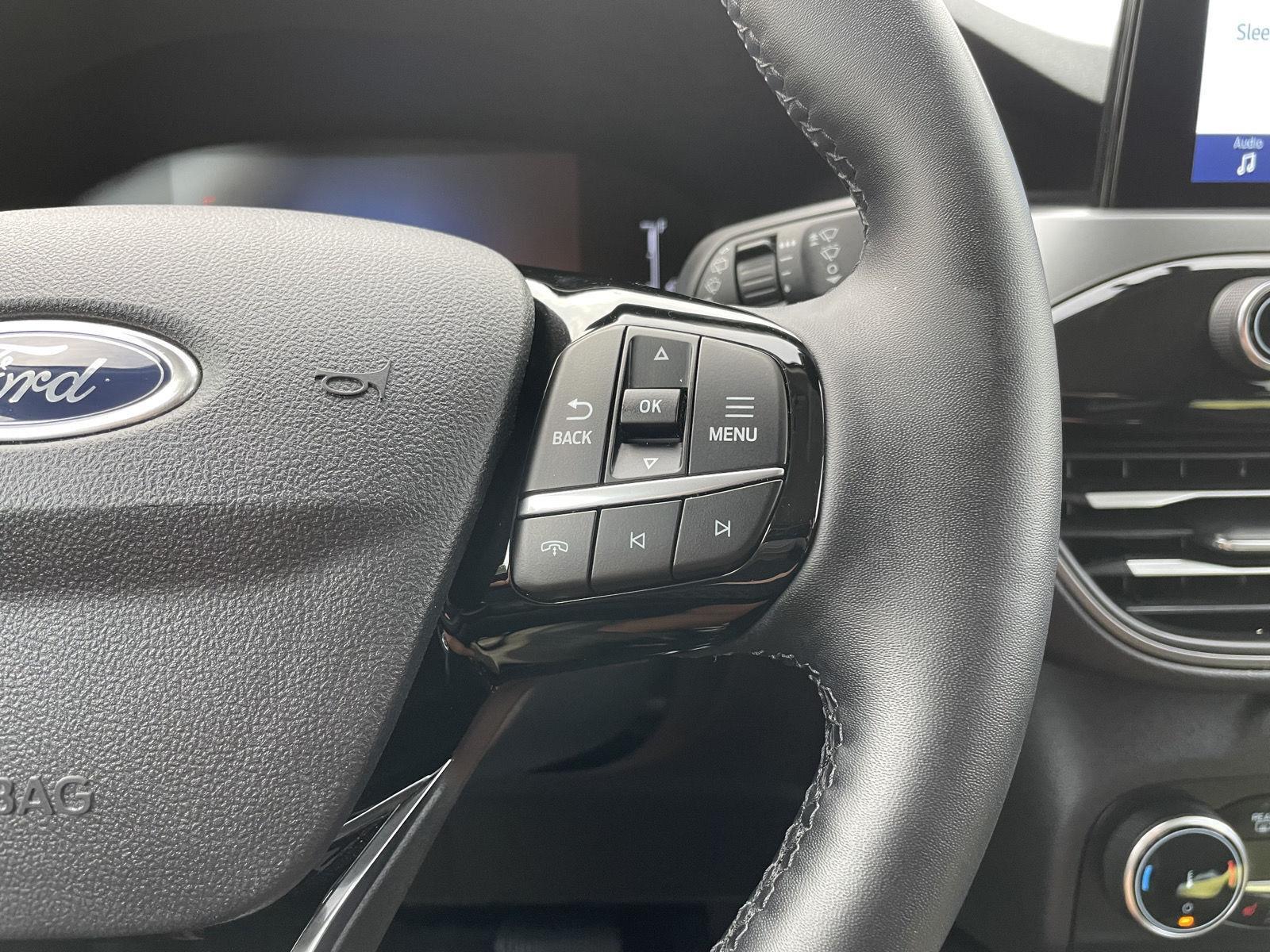 Vehicle photo 13
