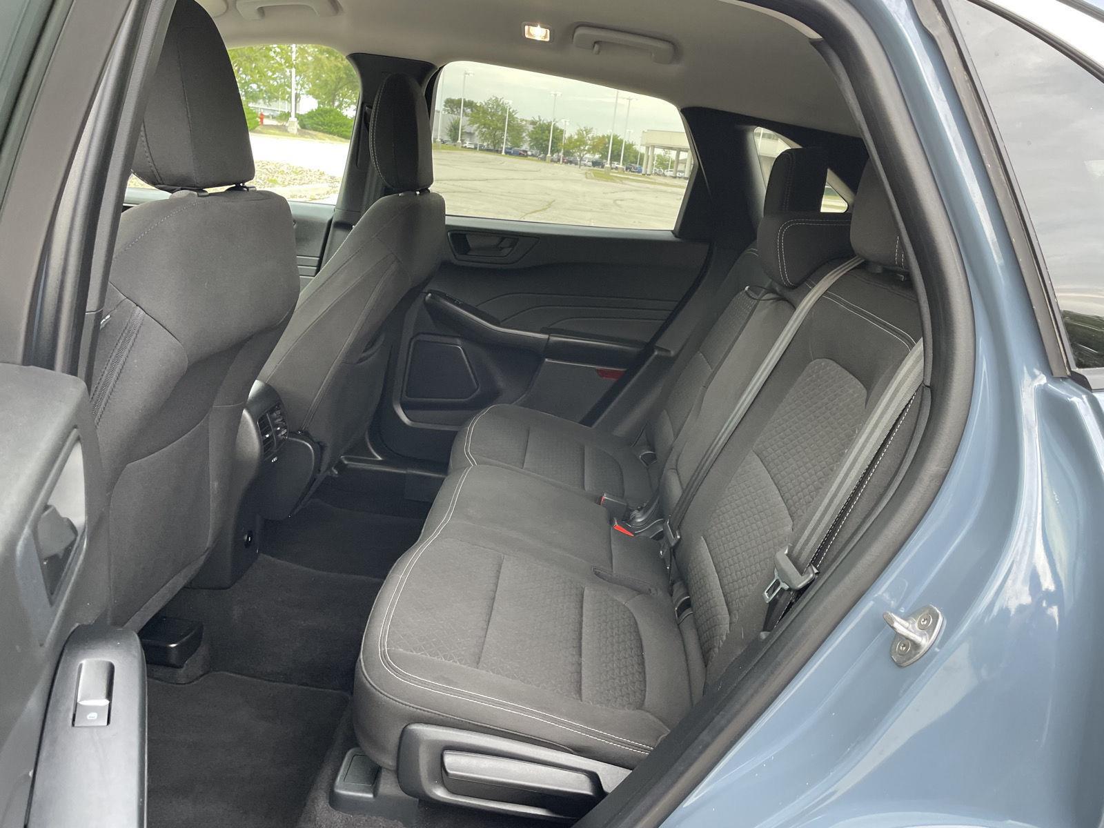 Vehicle photo 19