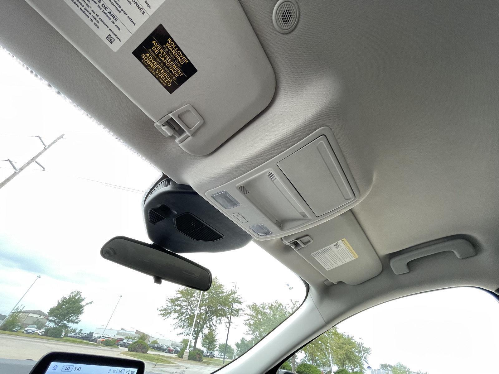 Vehicle photo 20