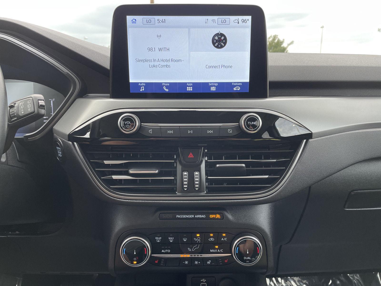 Vehicle photo 21