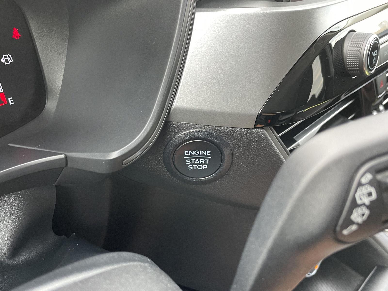 Vehicle photo 23