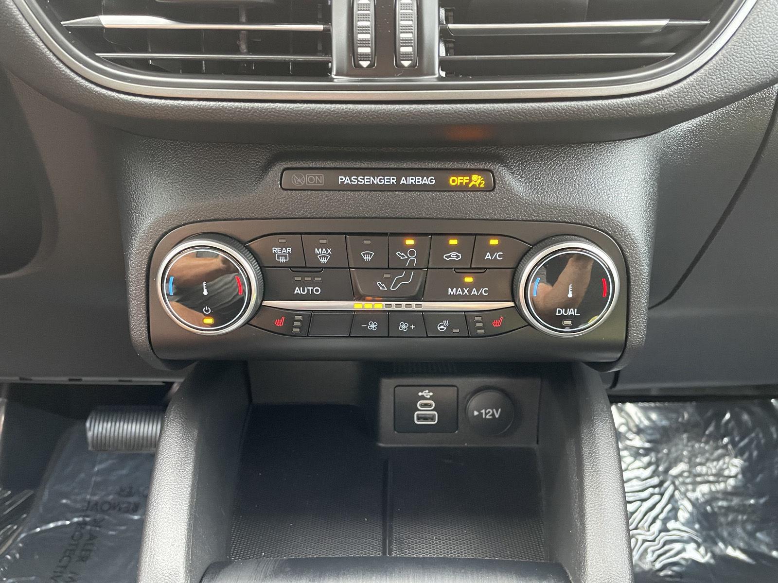 Vehicle photo 25