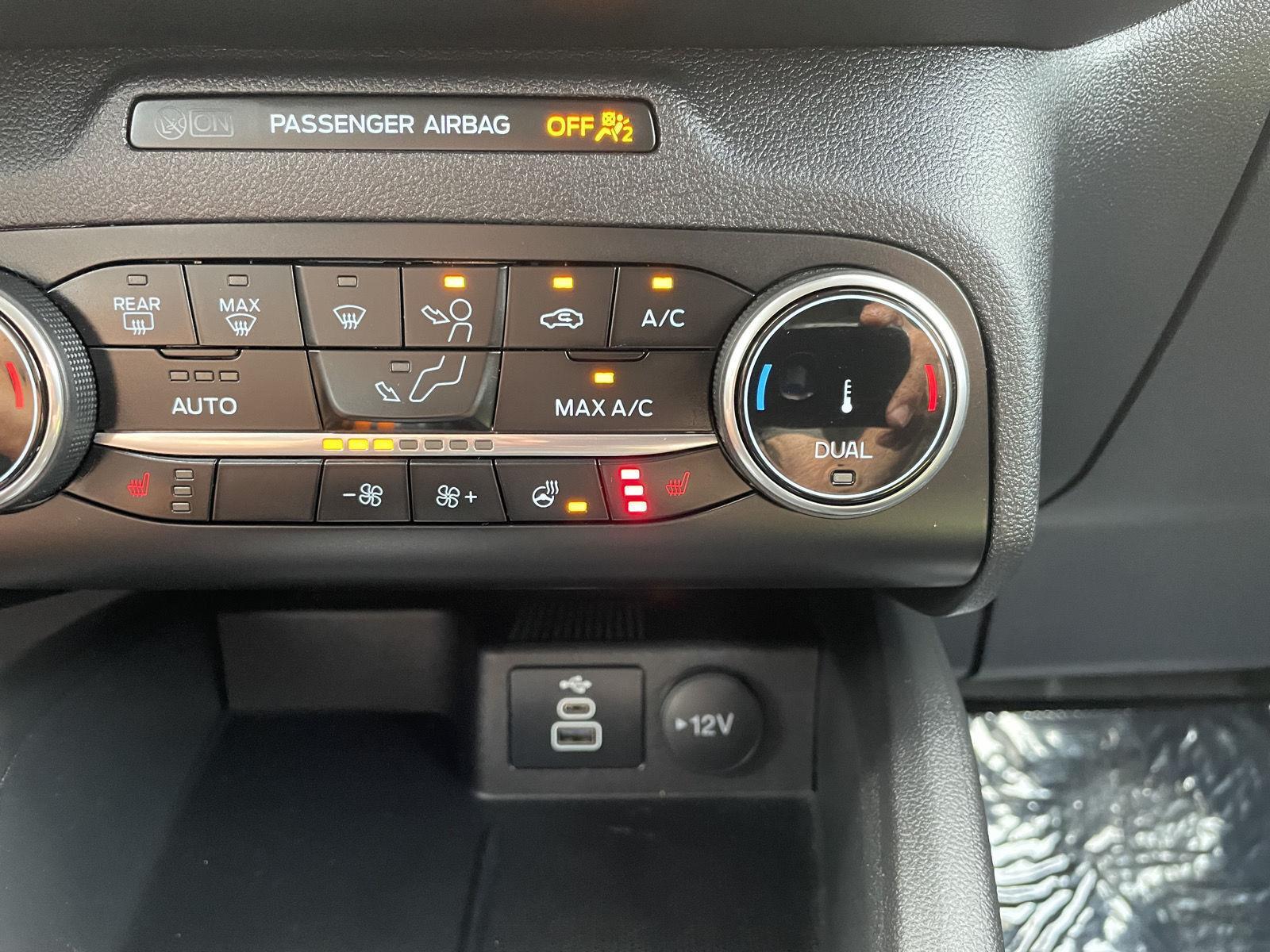 Vehicle photo 26
