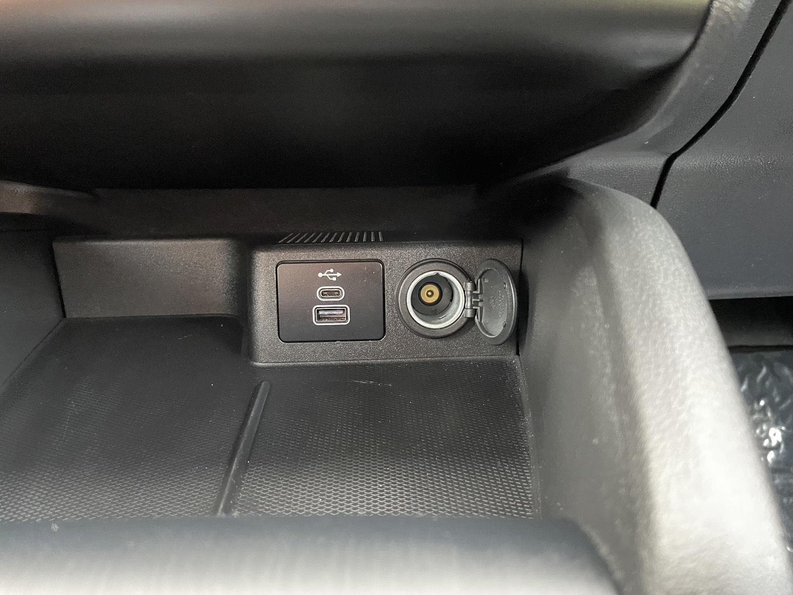 Vehicle photo 27