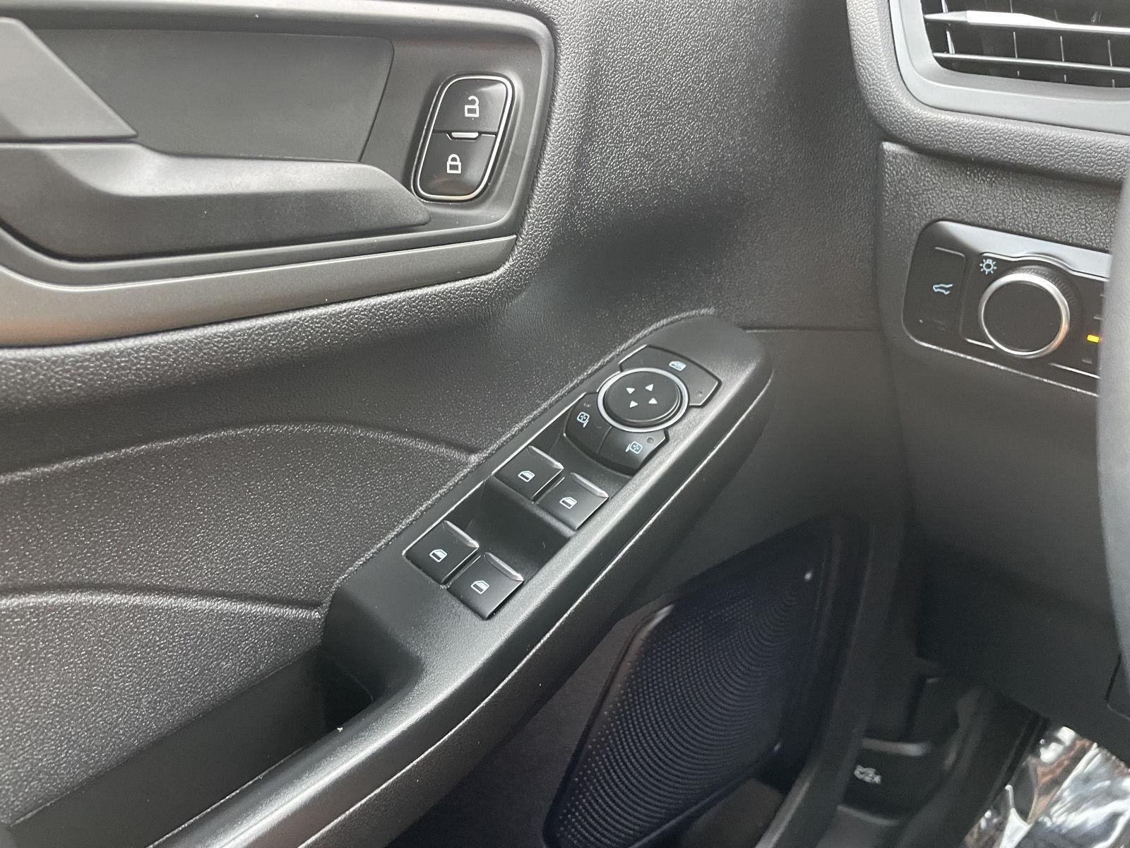 Vehicle photo 28