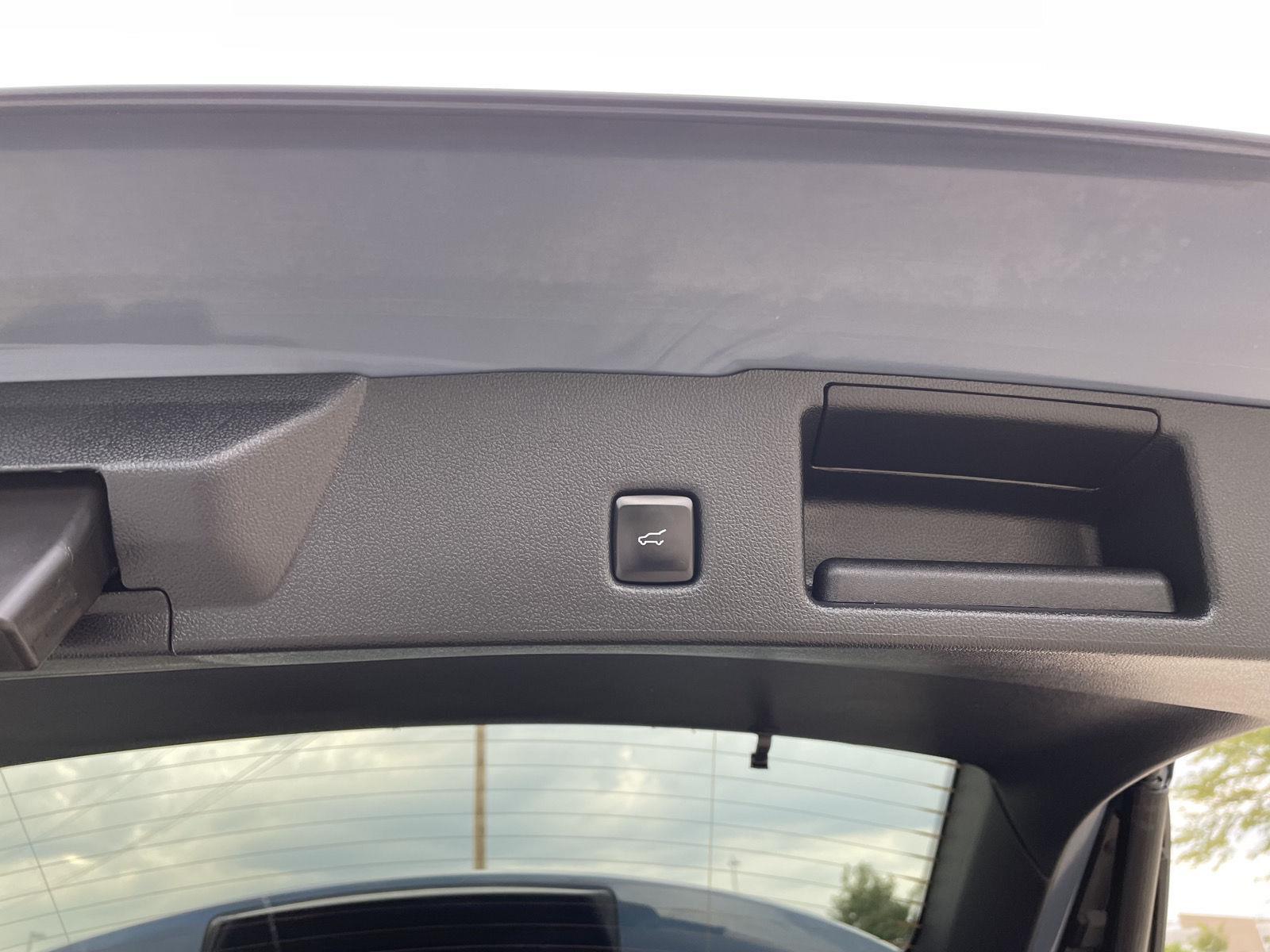 Vehicle photo 35