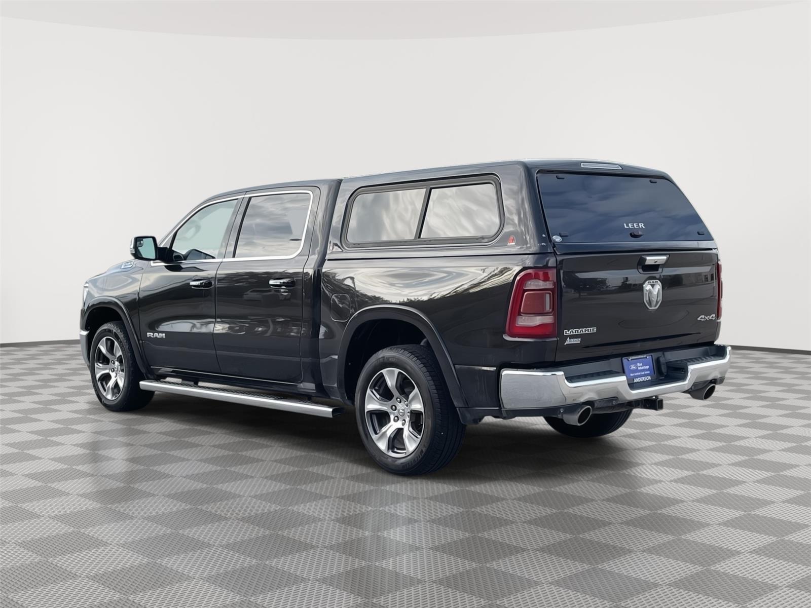 Vehicle photo 9