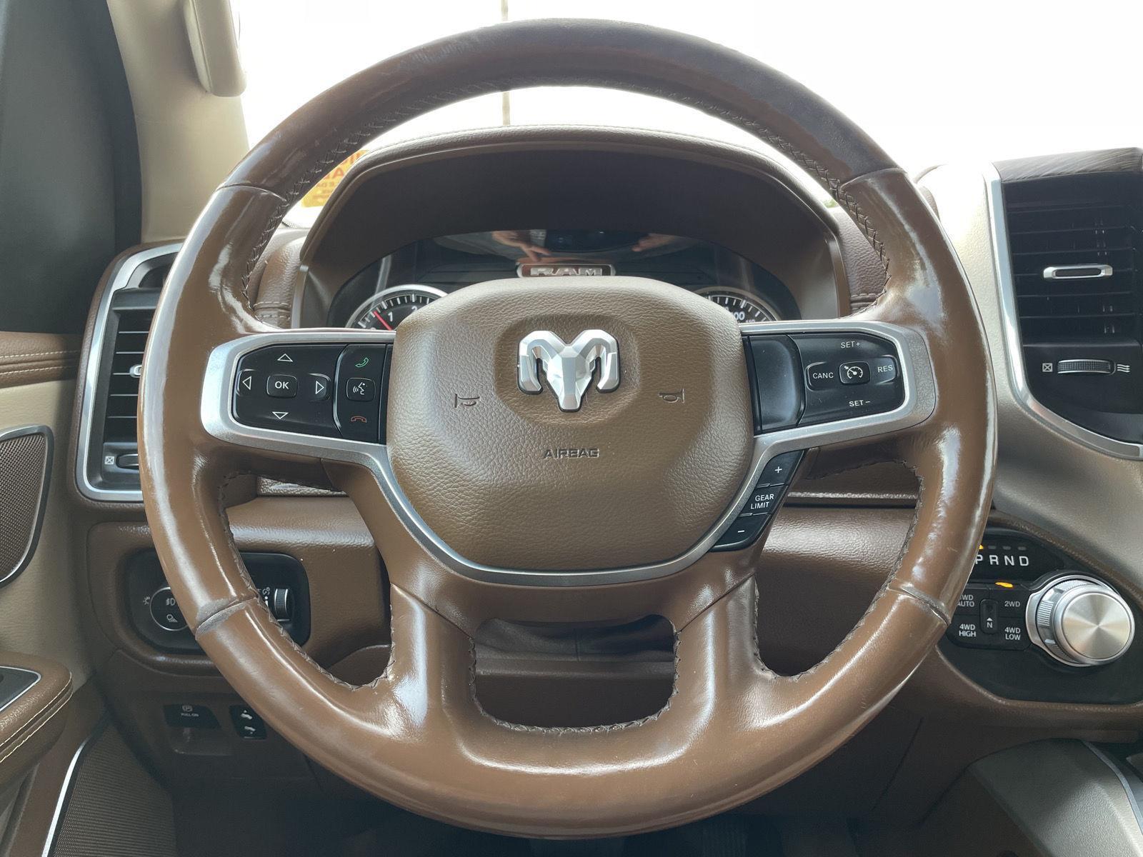 Vehicle photo 11