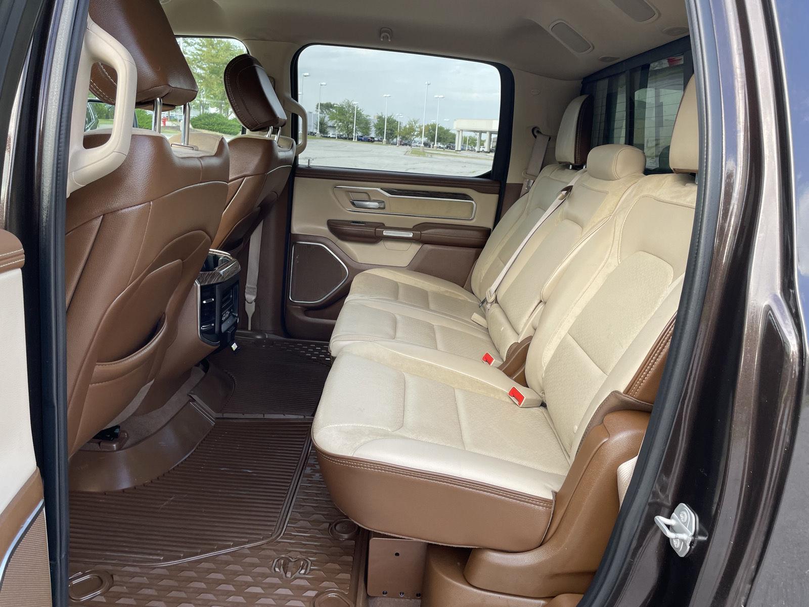Vehicle photo 18