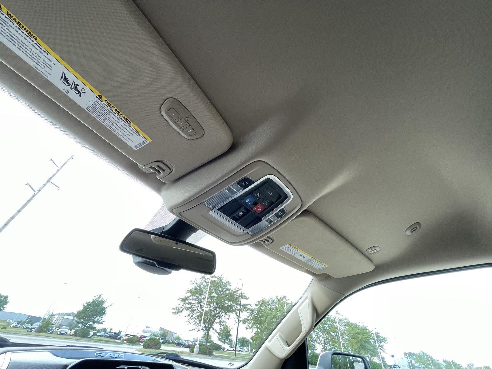 Vehicle photo 20