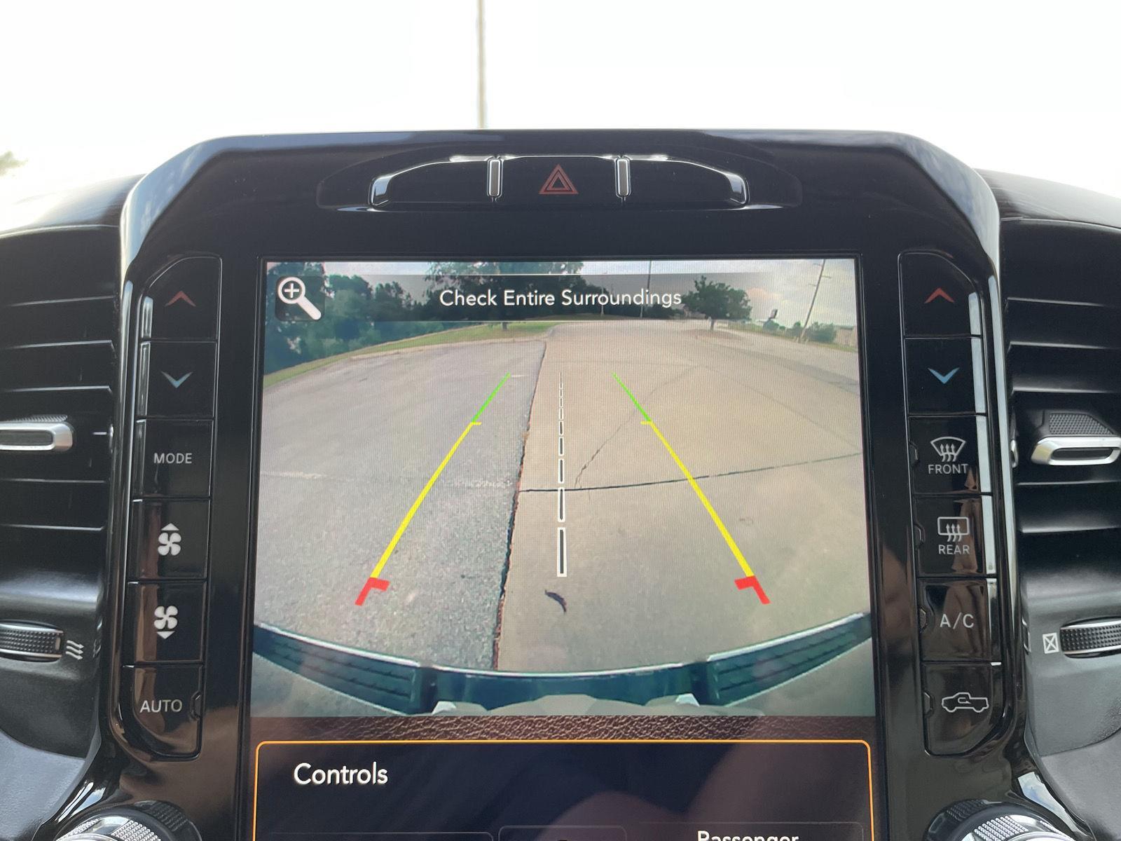 Vehicle photo 22