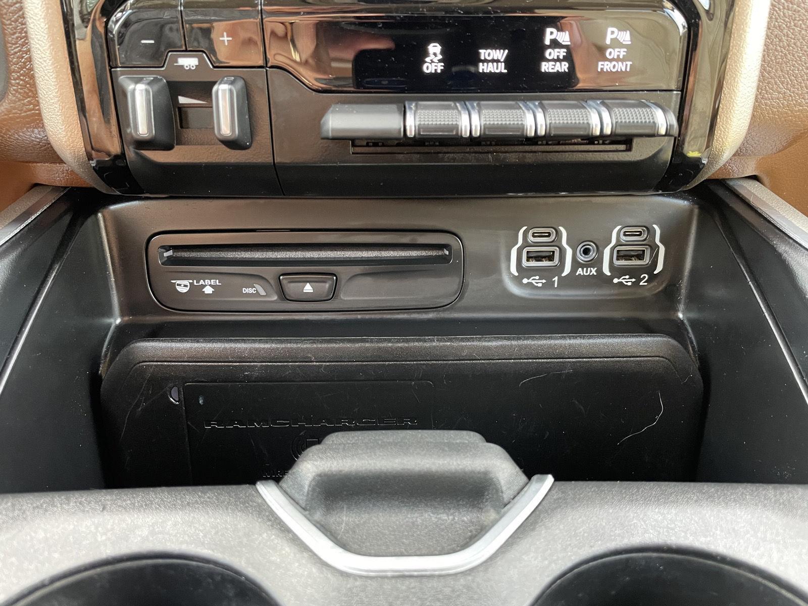 Vehicle photo 26