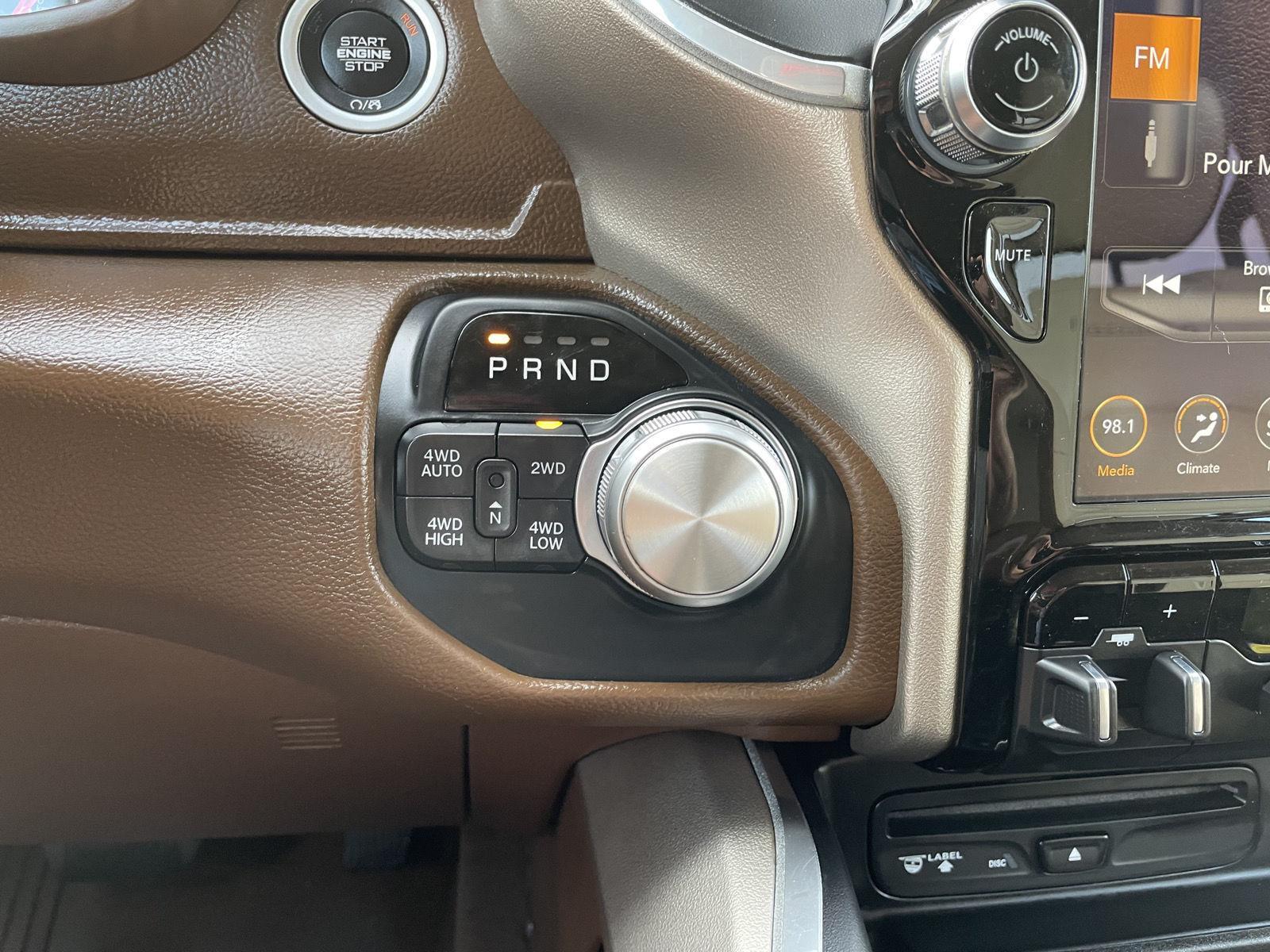 Vehicle photo 28